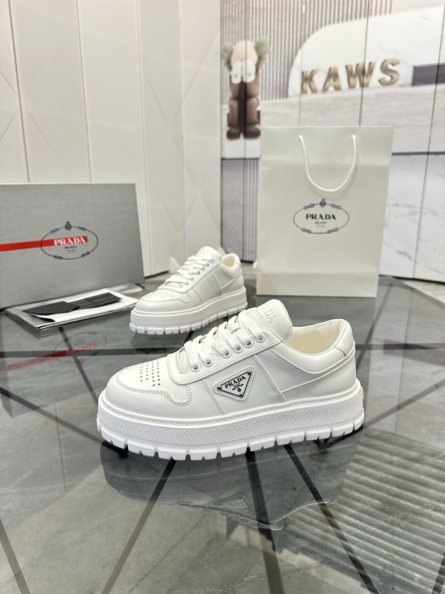 Precio de venta: P290 Artículos de alta gama y máxima calidadMarca: Prada *