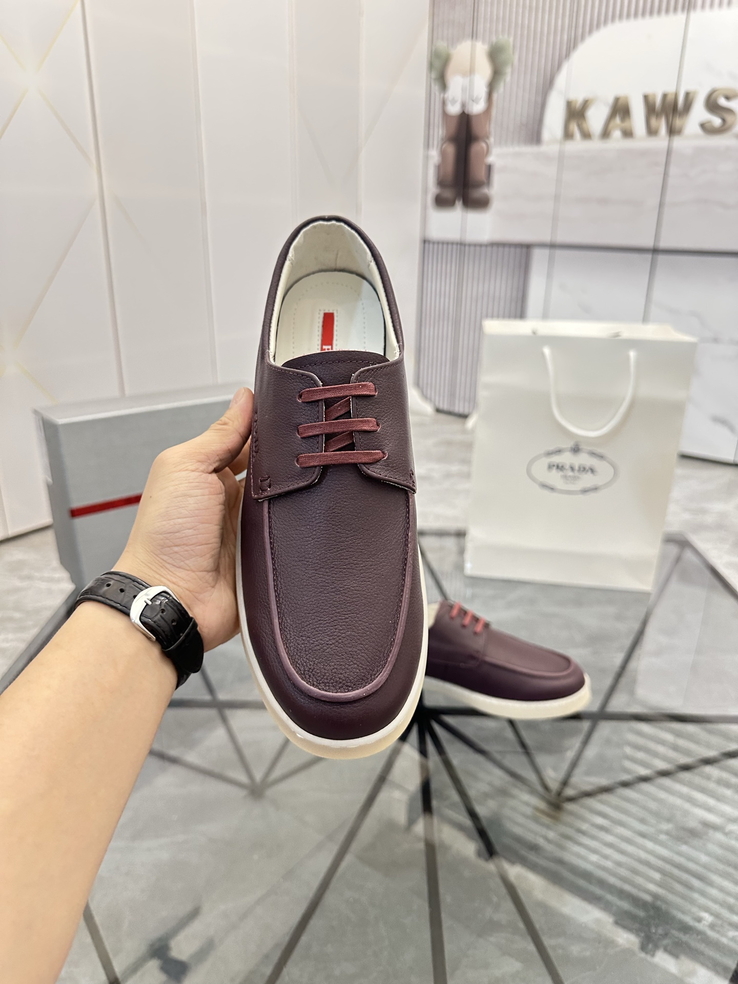 Precio de venta: P250 Artículos de gama alta y calidad superiorMarca: Prada *"Prada*" lowtop loafers
