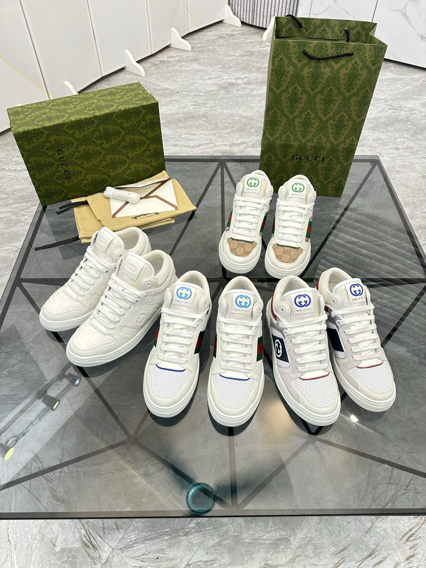Precio de venta: P260 Calidad superiorMarca: Gucci* mocasines de caña bajaTalla: 38-44 (se puede per