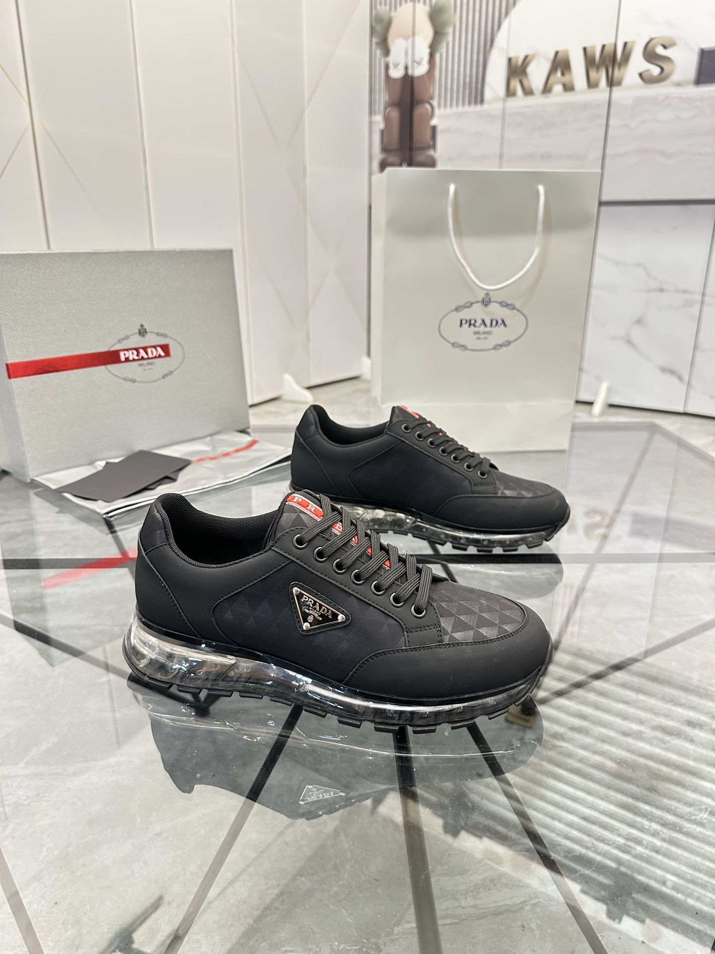 Precio de venta: P310 Artículos de alta gama y máxima calidadMarca: Prada *"Prada*" mocasines de cañ