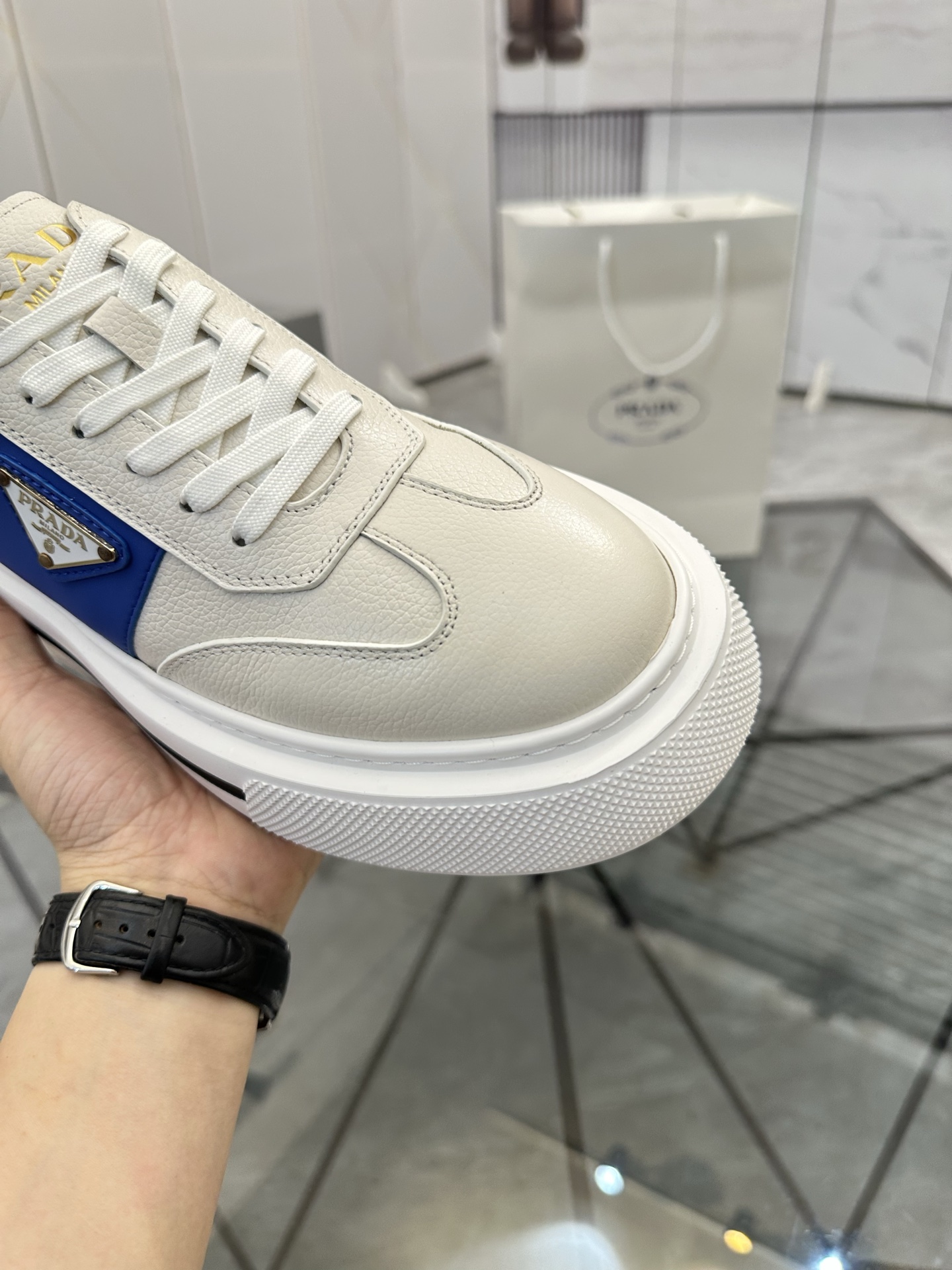 Precio de venta: P270 Artículos de alta gama y máxima calidadMarca: Prada *"Prada*" mocasines de cañ