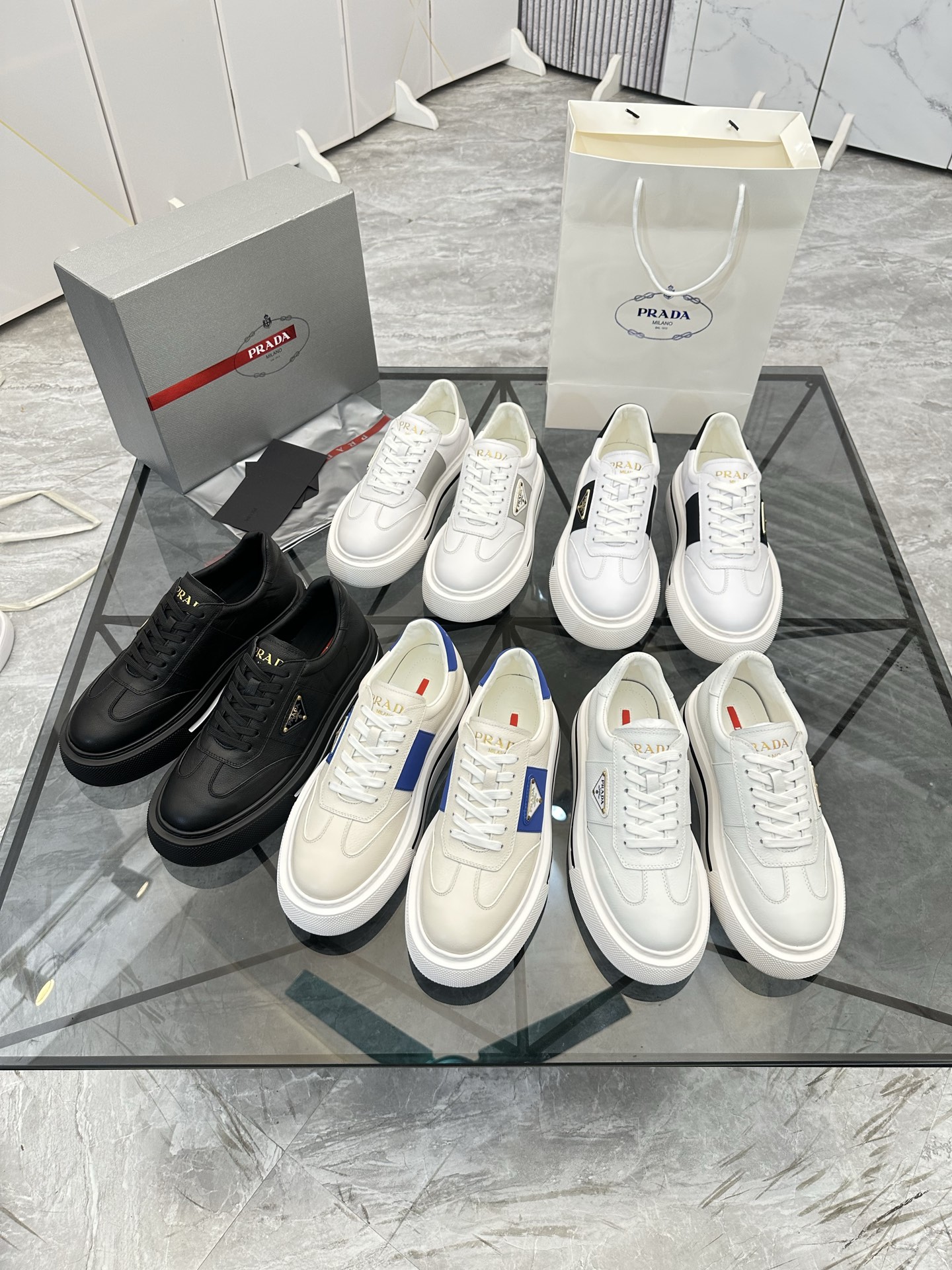 Precio de venta: P270 Artículos de alta gama y máxima calidadMarca: Prada *"Prada*" mocasines de cañ
