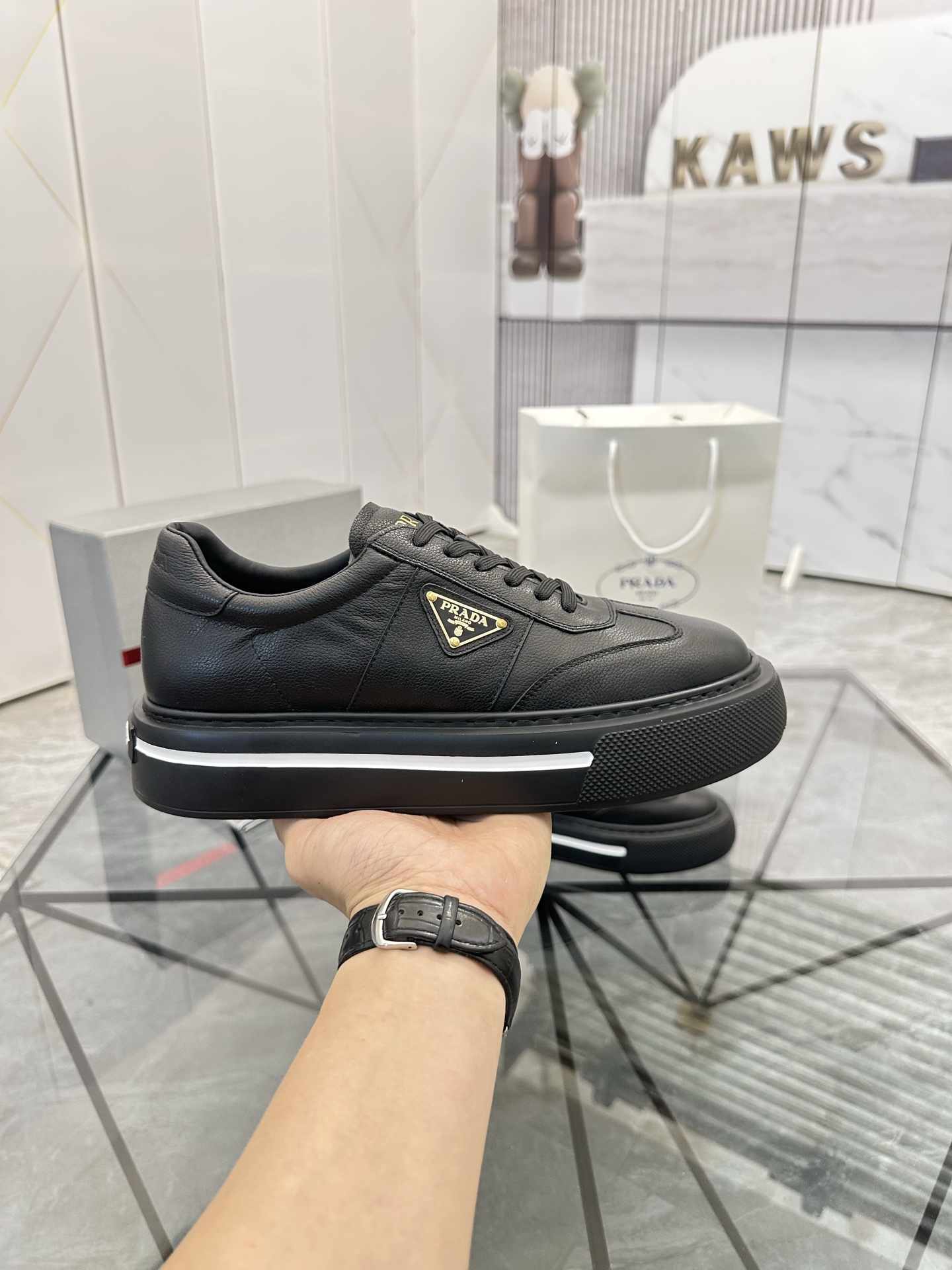 Precio de venta: P270 Artículos de alta gama y máxima calidadMarca: Prada *"Prada*" mocasines de cañ