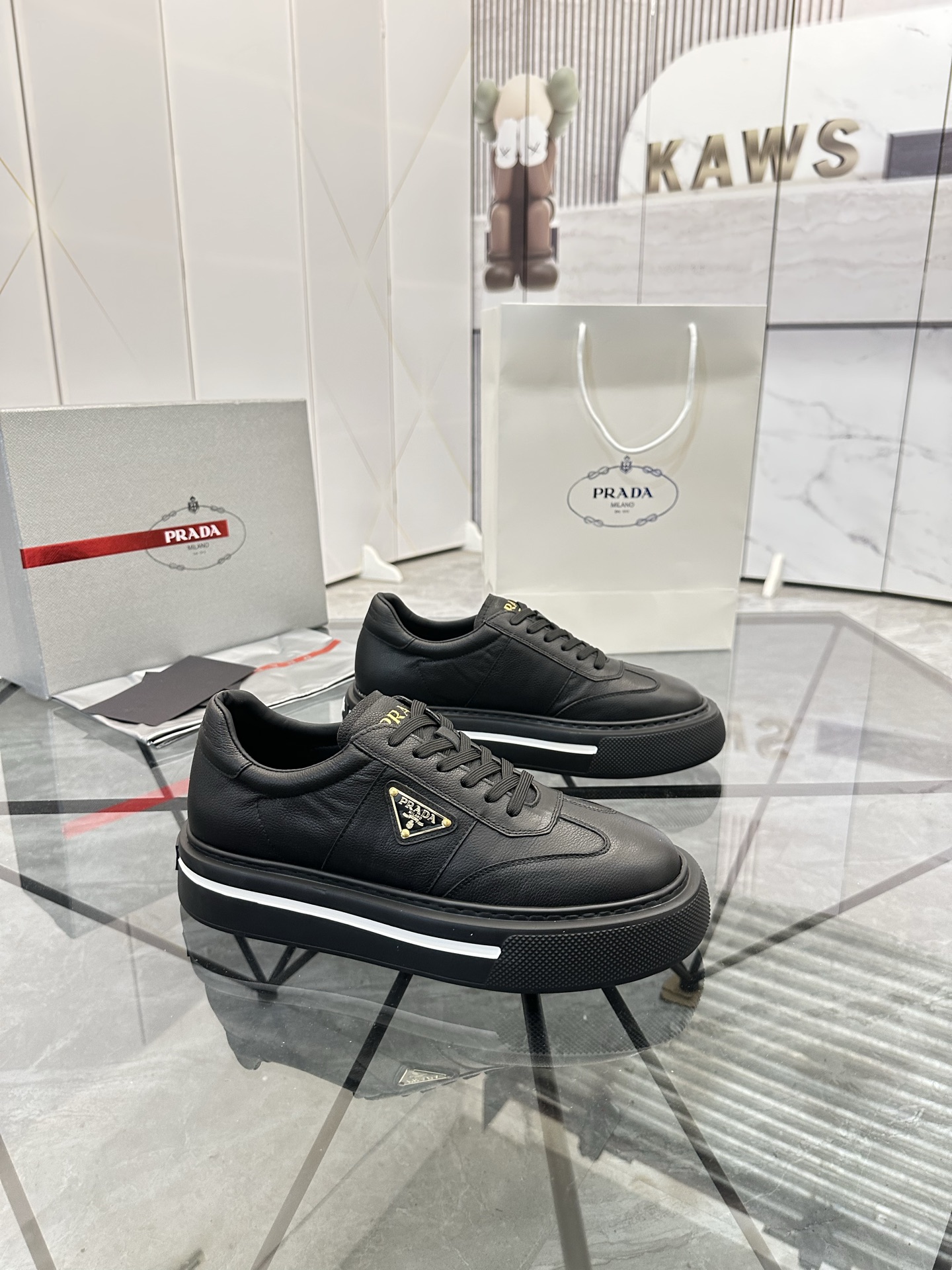 Precio de venta: P270 Artículos de alta gama y máxima calidadMarca: Prada *"Prada*" mocasines de cañ