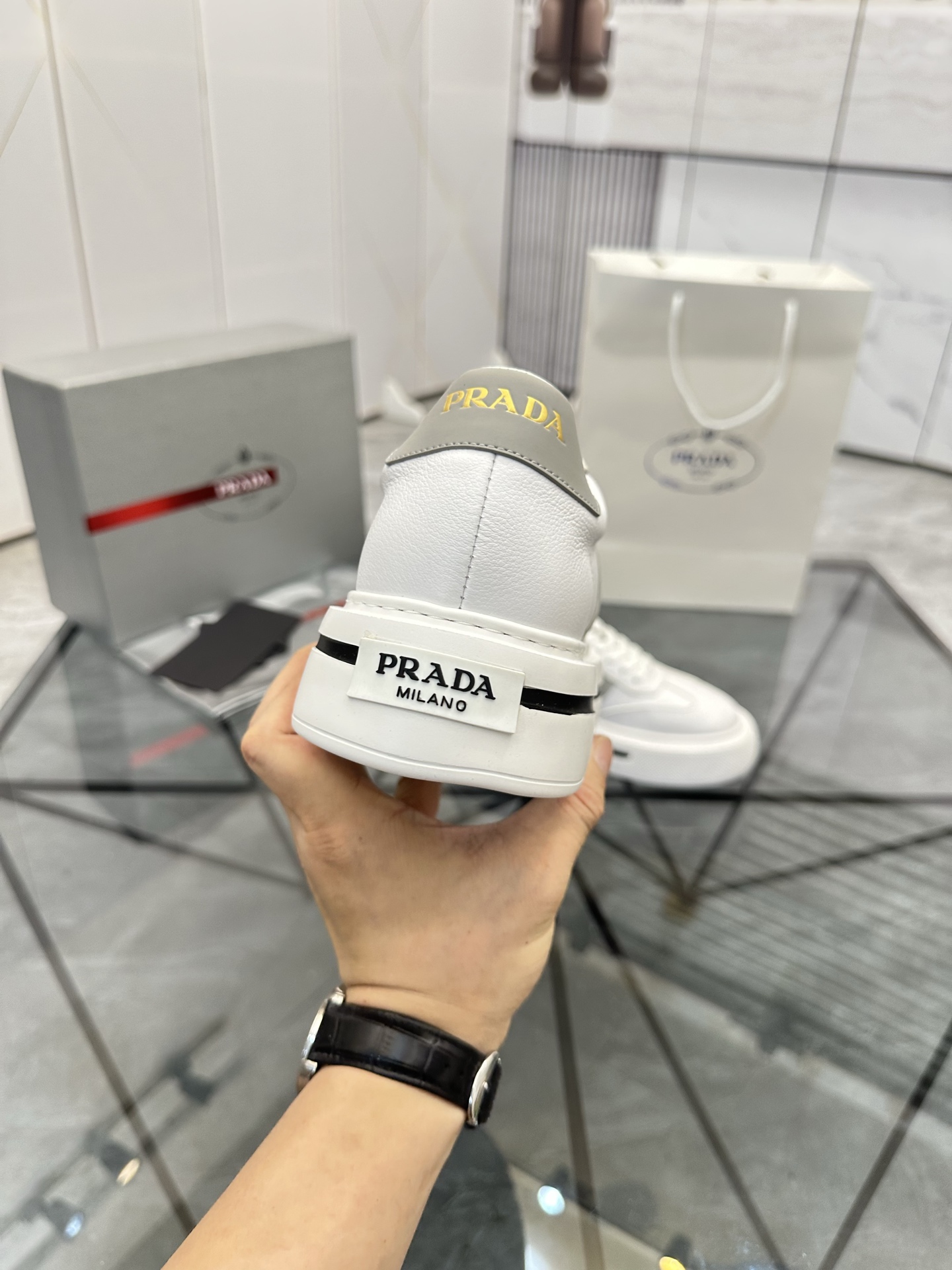 Precio de venta: P270 Artículos de alta gama y máxima calidadMarca: Prada *"Prada*" mocasines de cañ