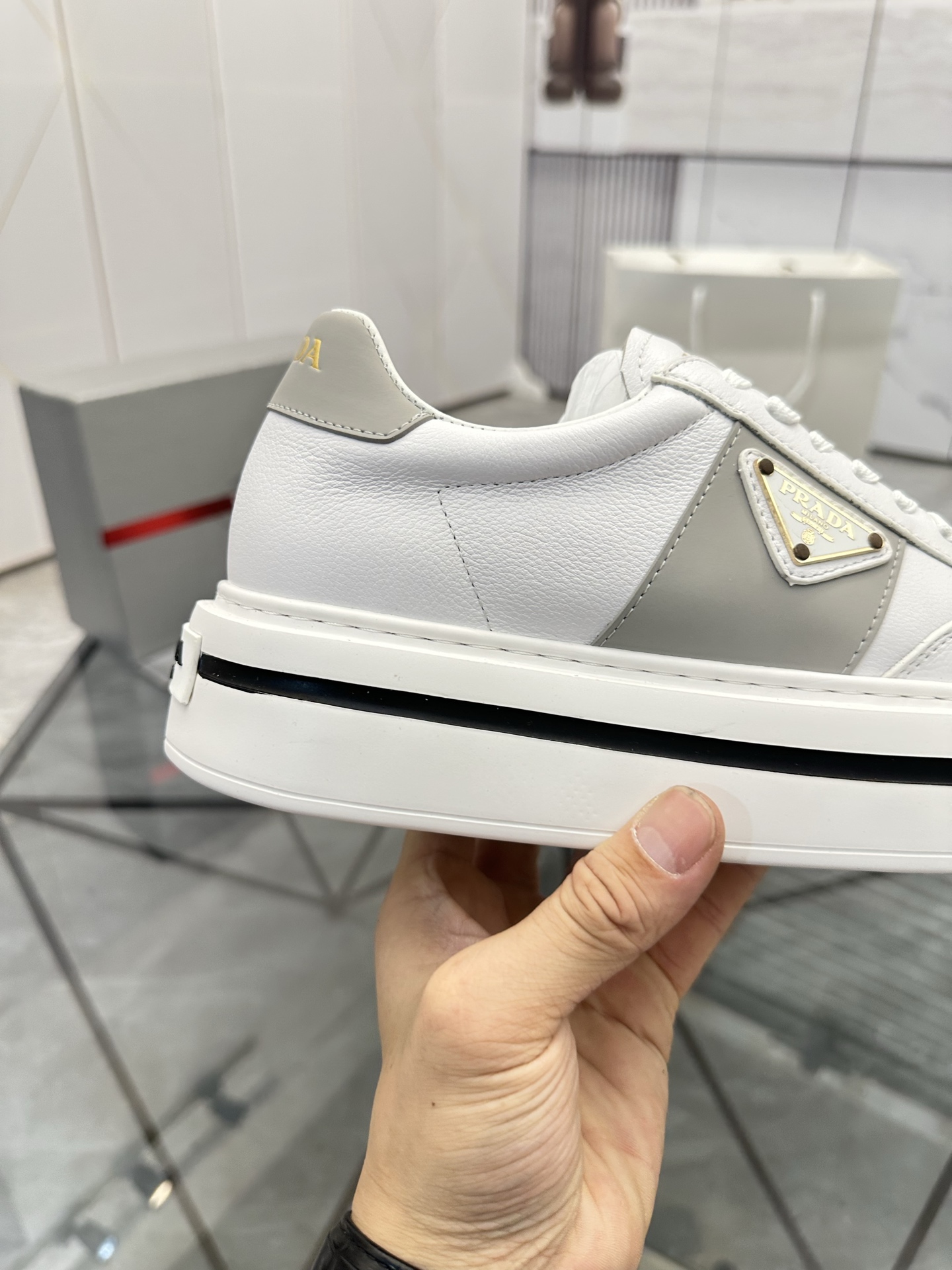 Precio de venta: P270 Artículos de alta gama y máxima calidadMarca: Prada *"Prada*" mocasines de cañ