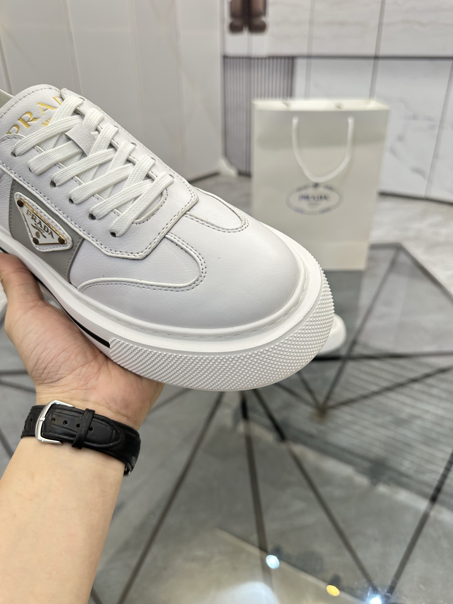 Precio de venta: P270 Artículos de alta gama y máxima calidadMarca: Prada *"Prada*" mocasines de cañ