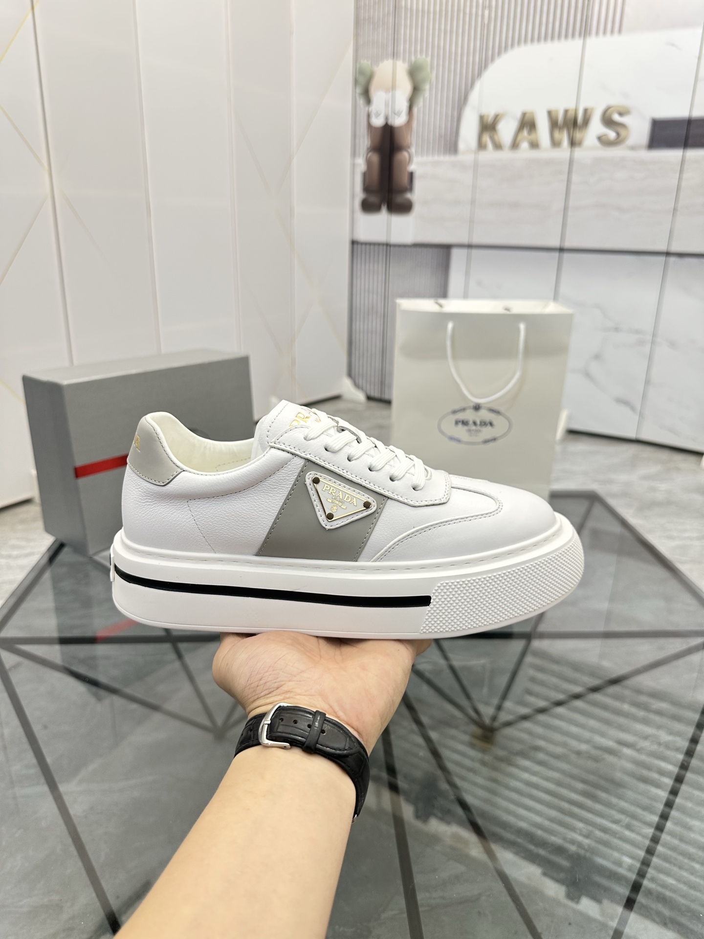 Precio de venta: P270 Artículos de alta gama y máxima calidadMarca: Prada *"Prada*" mocasines de cañ