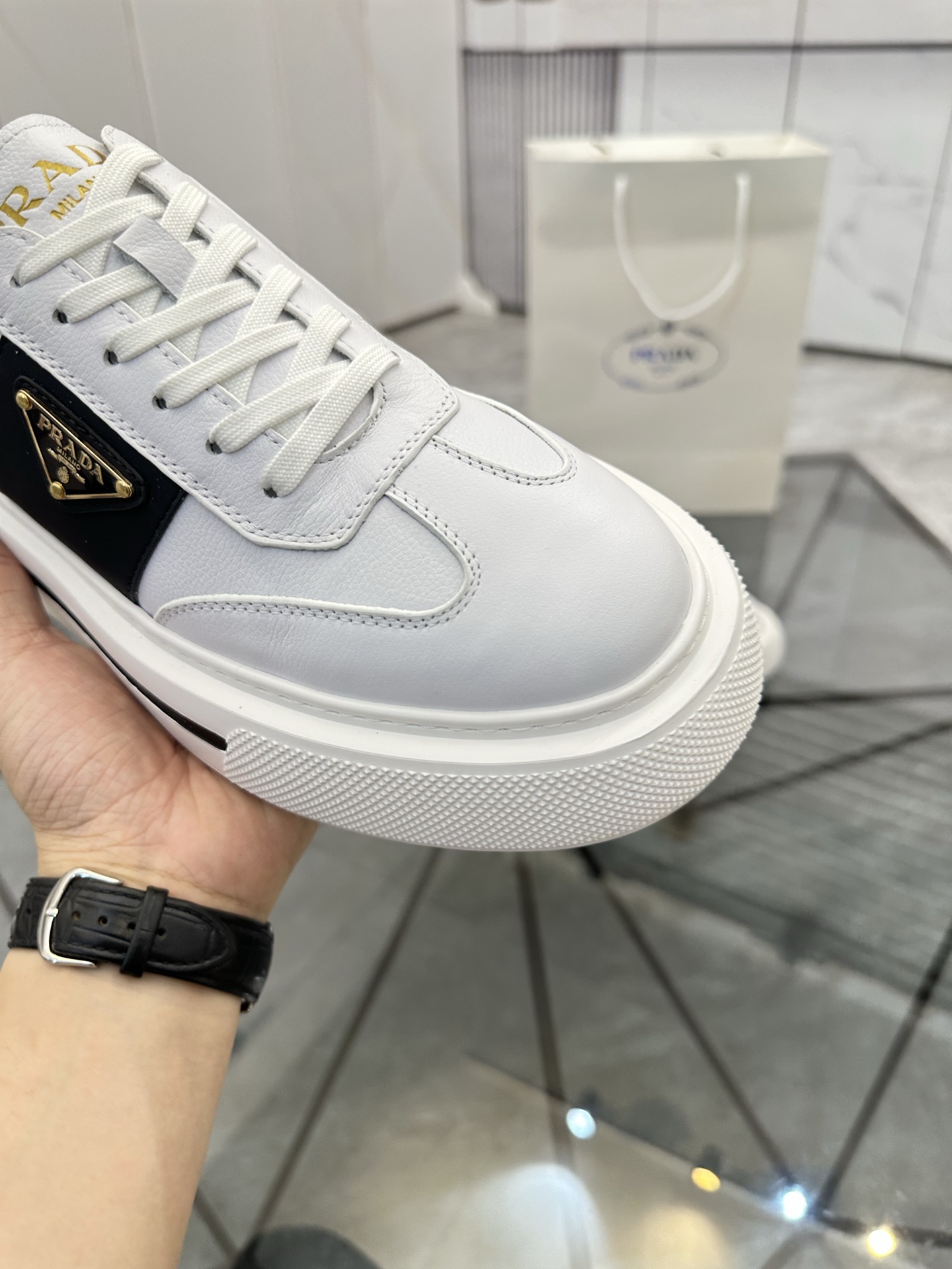 Precio de venta: P270 Artículos de alta gama y máxima calidadMarca: Prada *"Prada*" mocasines de cañ