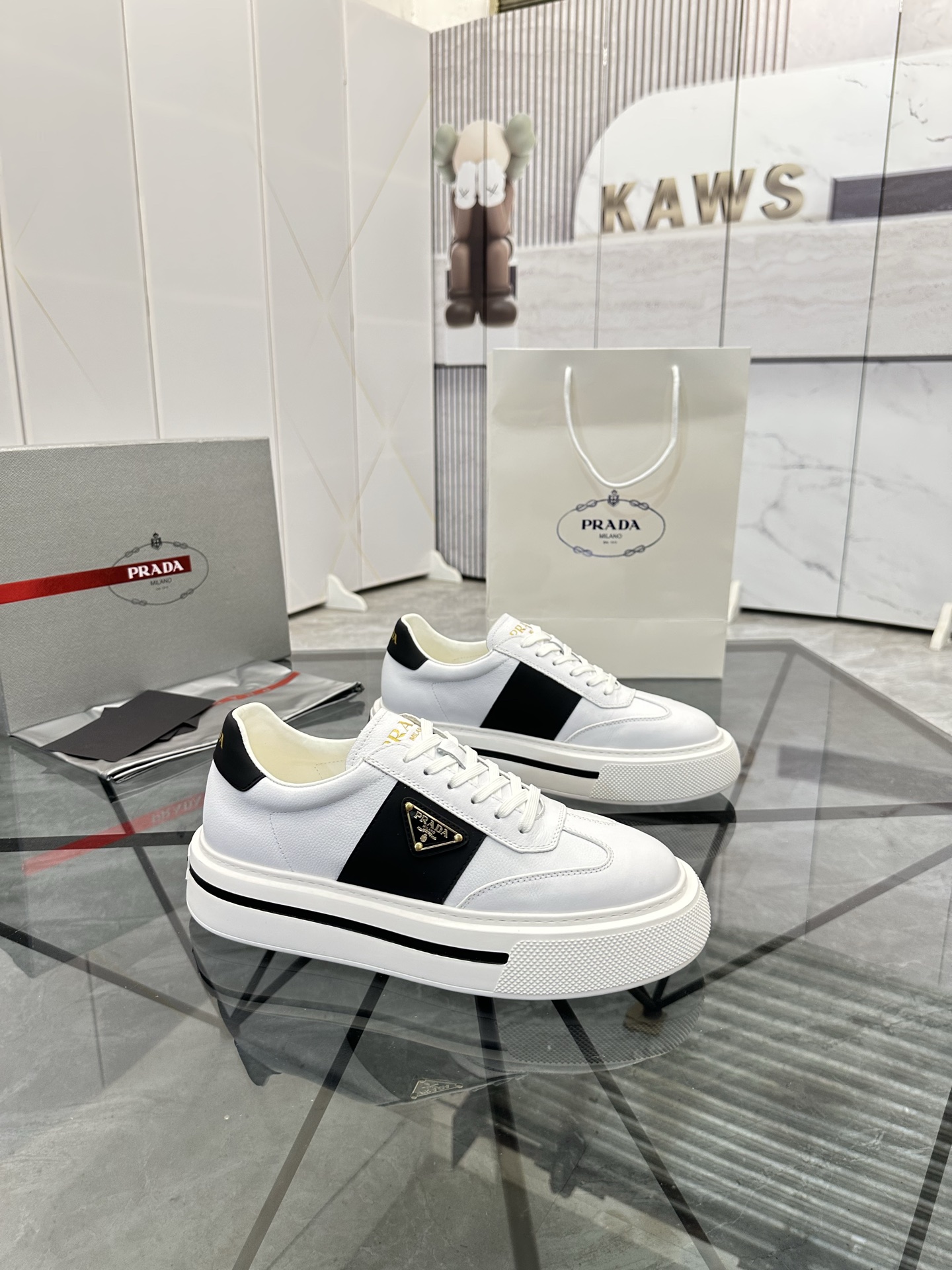 Precio de venta: P270 Artículos de alta gama y máxima calidadMarca: Prada *"Prada*" mocasines de cañ