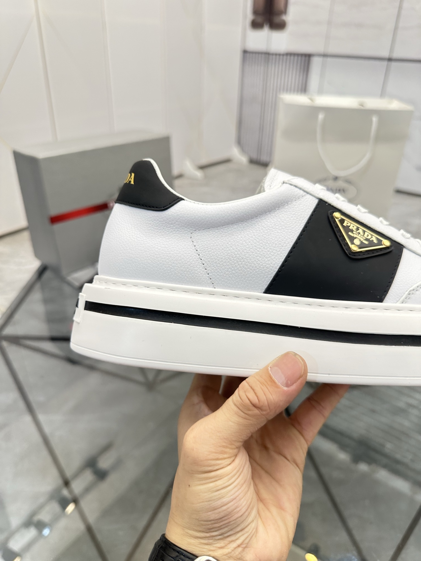 Precio de venta: P270 Artículos de alta gama y máxima calidadMarca: Prada *"Prada*" mocasines de cañ