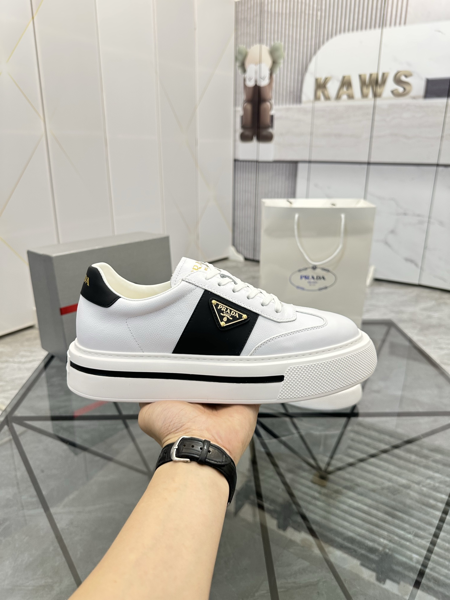 Precio de venta: P270 Artículos de alta gama y máxima calidadMarca: Prada *"Prada*" mocasines de cañ