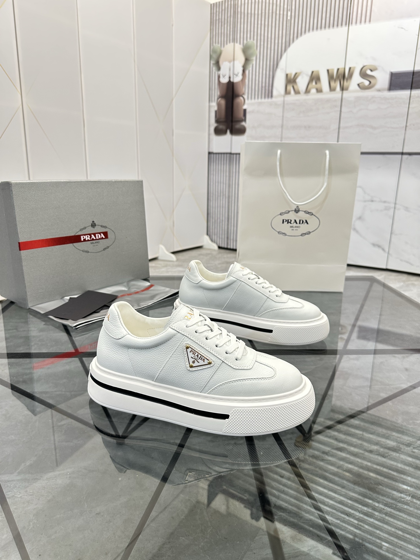 Precio de venta: P270 Artículos de alta gama y máxima calidadMarca: Prada *"Prada*" mocasines de cañ