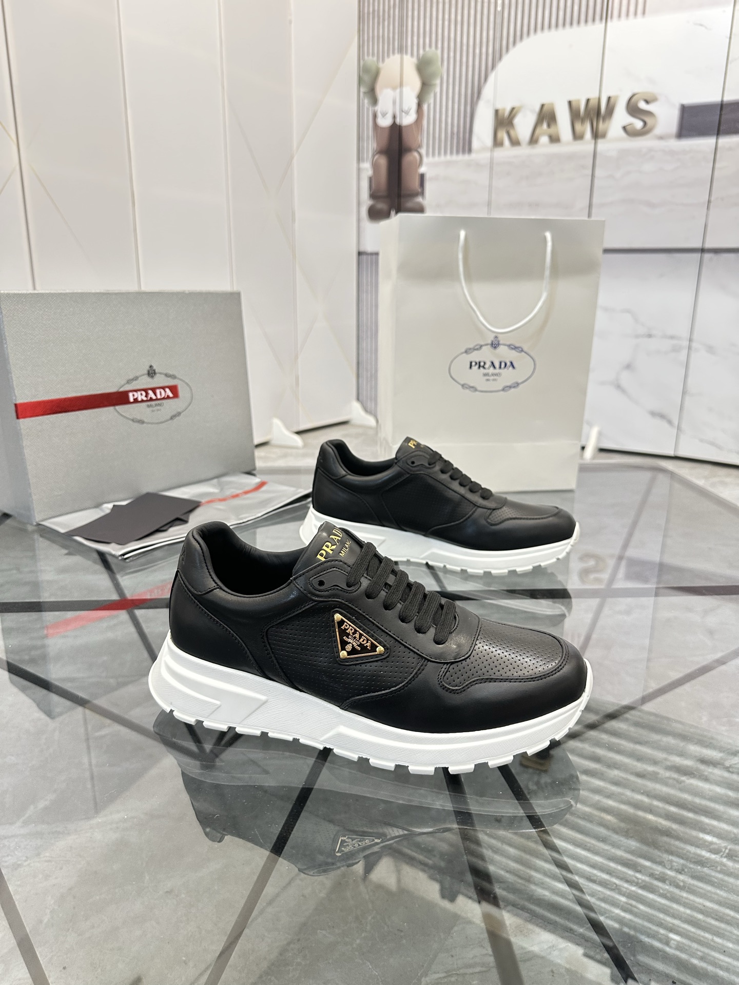 Precio de venta: P270 Artículos de alta gama y máxima calidadMarca: Prada *"Prada*" mocasines de cañ