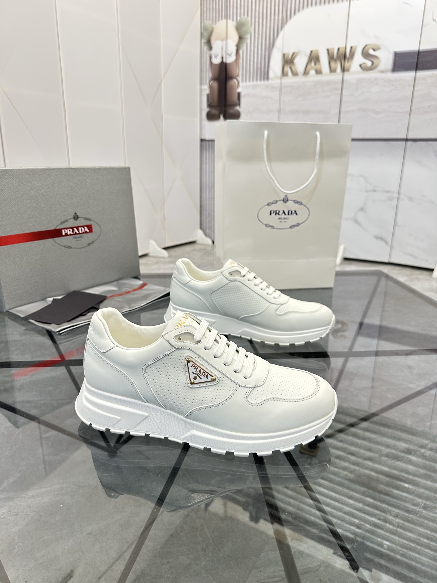 Precio de venta: P270 Artículos de alta gama y máxima calidadMarca: Prada *"Prada*" mocasines de cañ