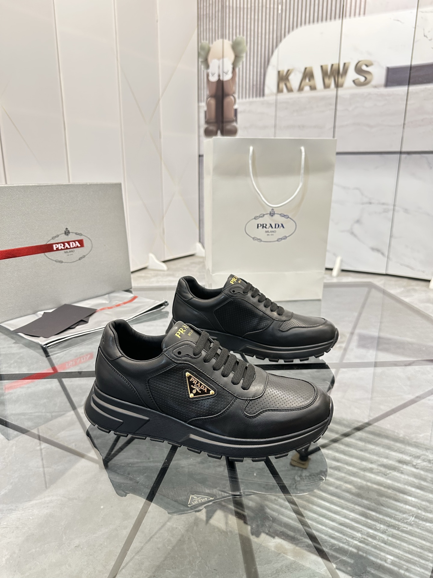 Precio de venta: P270 Artículos de alta gama y máxima calidadMarca: Prada *"Prada*" mocasines de cañ