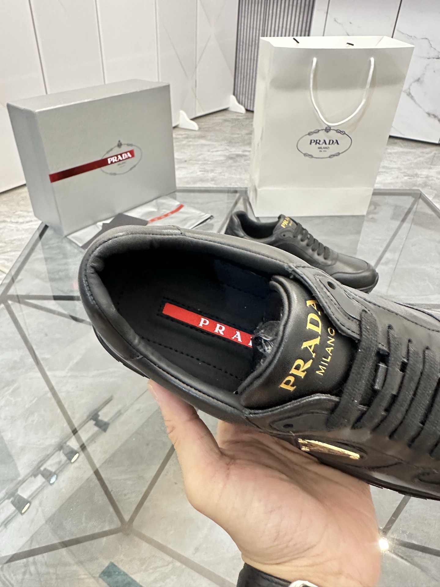 Precio de venta: P270 Artículos de alta gama y máxima calidadMarca: Prada *"Prada*" mocasines de cañ