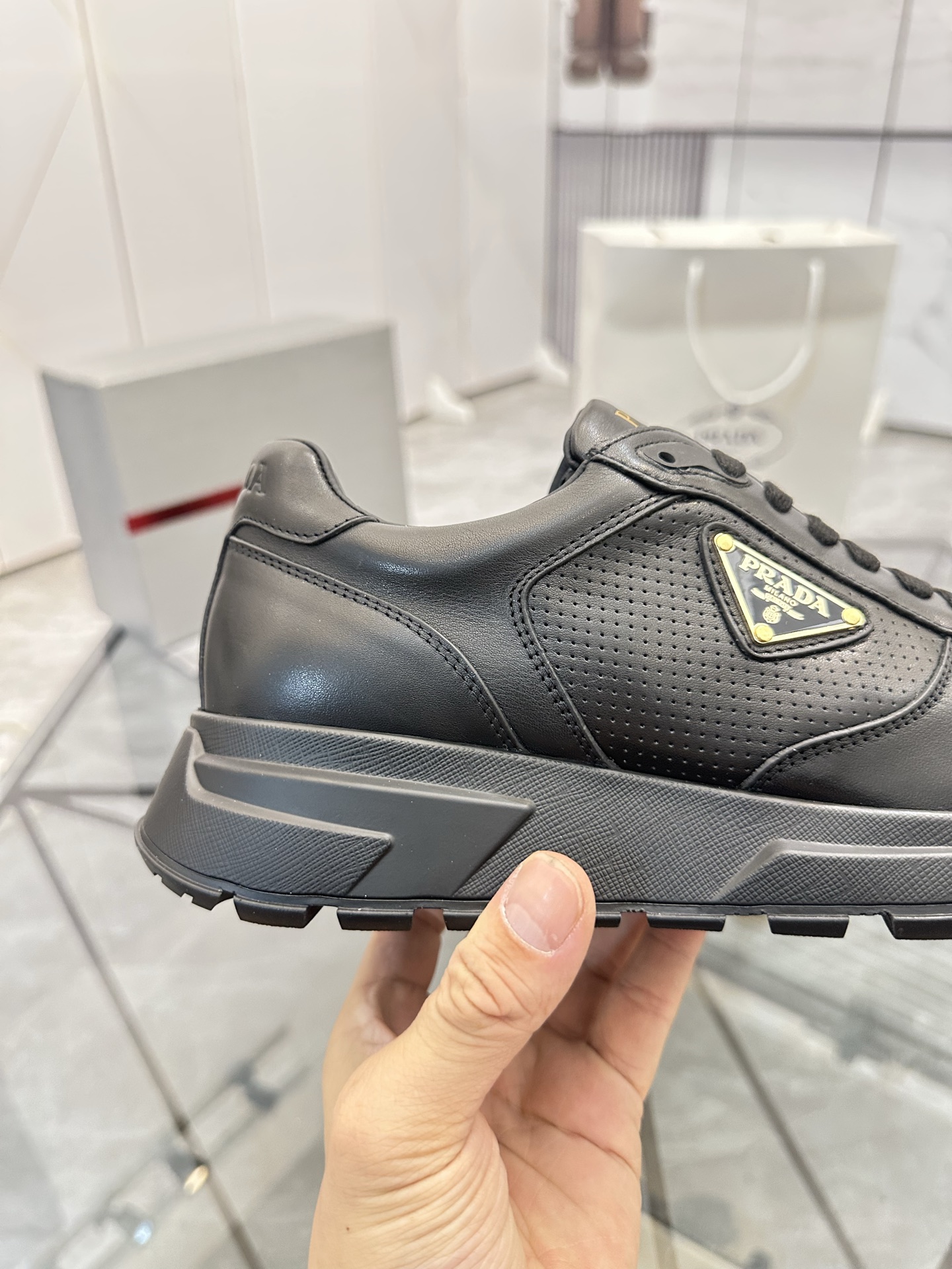 Precio de venta: P270 Artículos de alta gama y máxima calidadMarca: Prada *"Prada*" mocasines de cañ