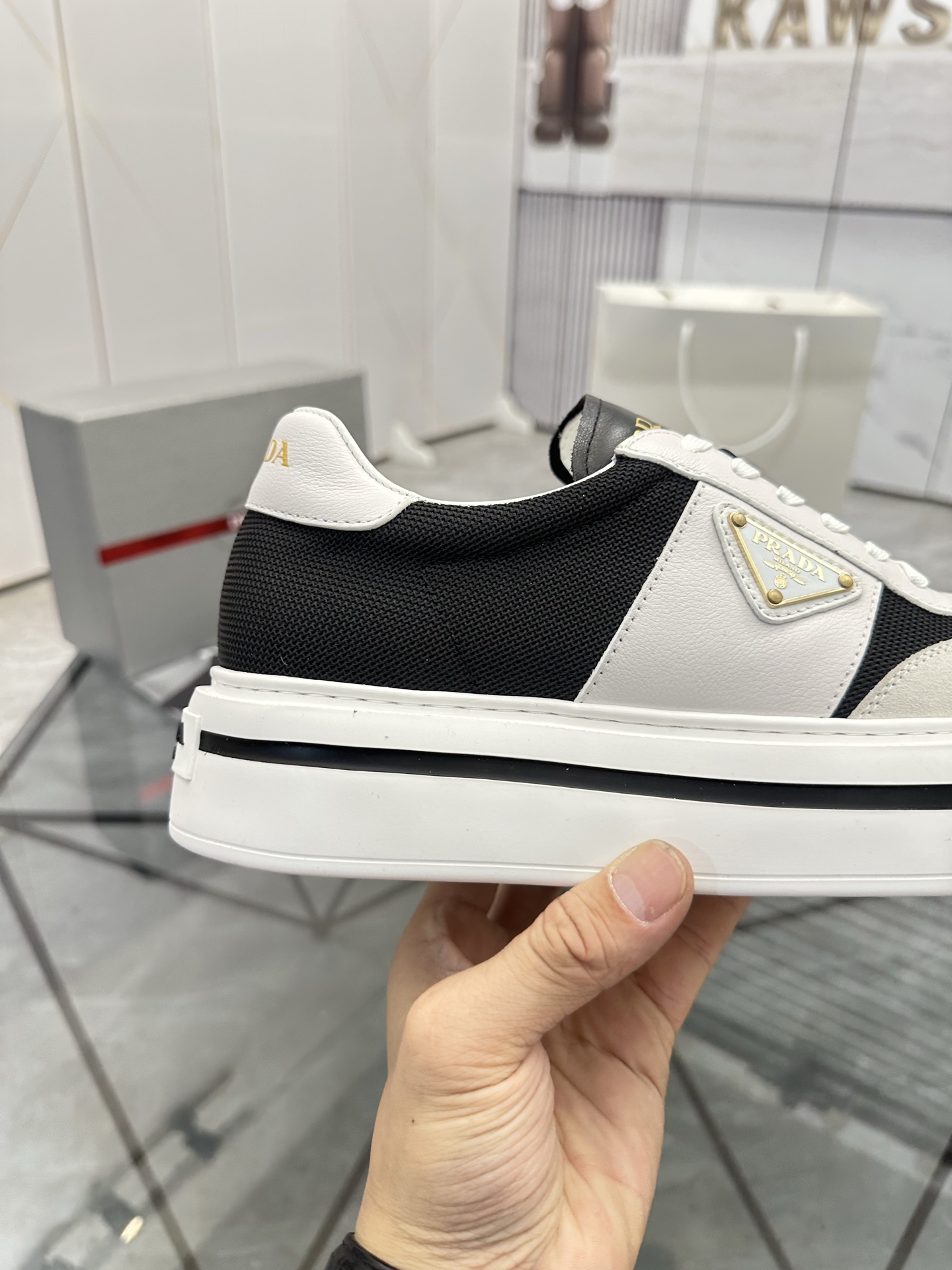 Precio de venta: P270 Artículos de alta gama y máxima calidadMarca: Prada *"Prada*" mocasines de cañ