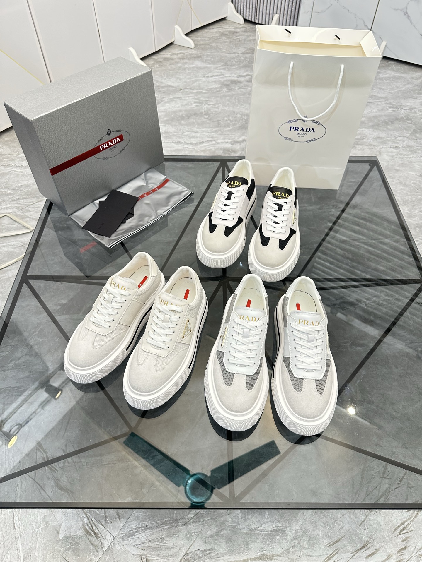 Precio de venta: P270 Artículos de alta gama y máxima calidadMarca: Prada *"Prada*" mocasines de cañ