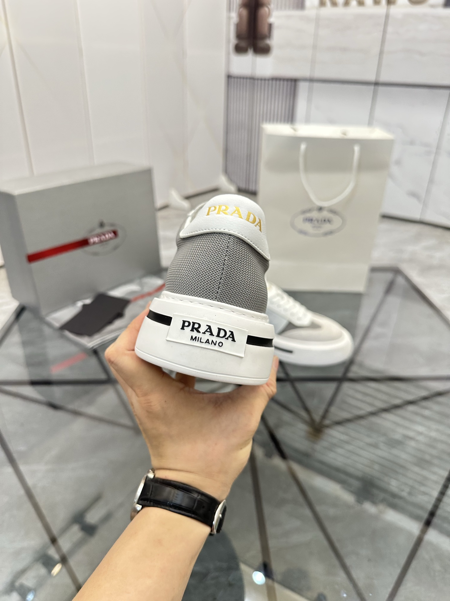 Precio de venta: P270 Artículos de alta gama y máxima calidadMarca: Prada *"Prada*" mocasines de cañ