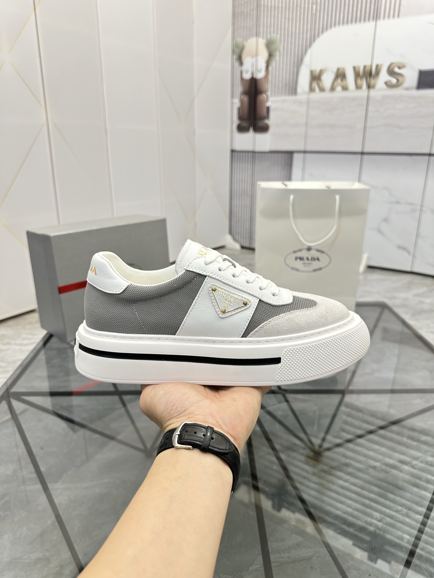 Precio de venta: P270 Artículos de alta gama y máxima calidadMarca: Prada *"Prada*" mocasines de cañ