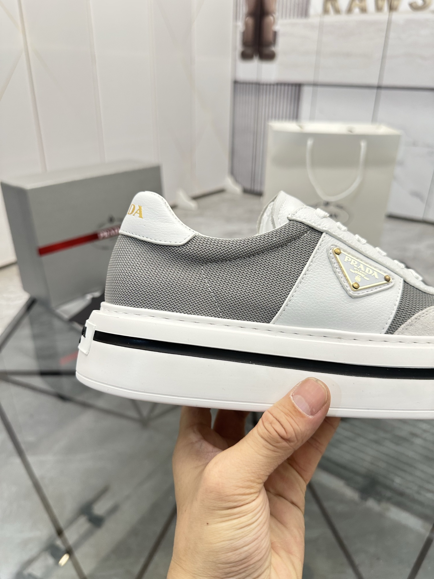 Precio de venta: P270 Artículos de alta gama y máxima calidadMarca: Prada *"Prada*" mocasines de cañ