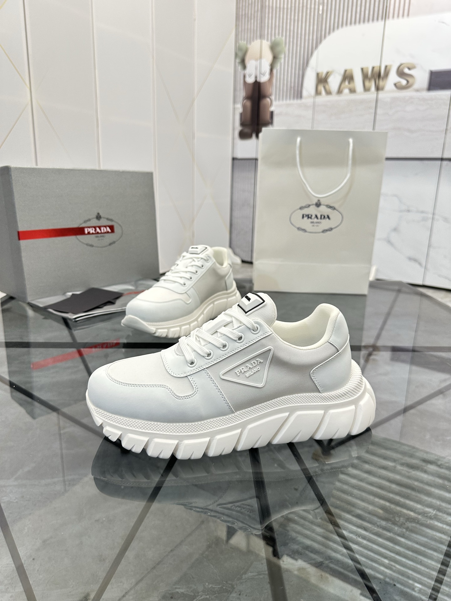 Precio de venta: P270 Calidad superior de gama altaMarca: Prada *