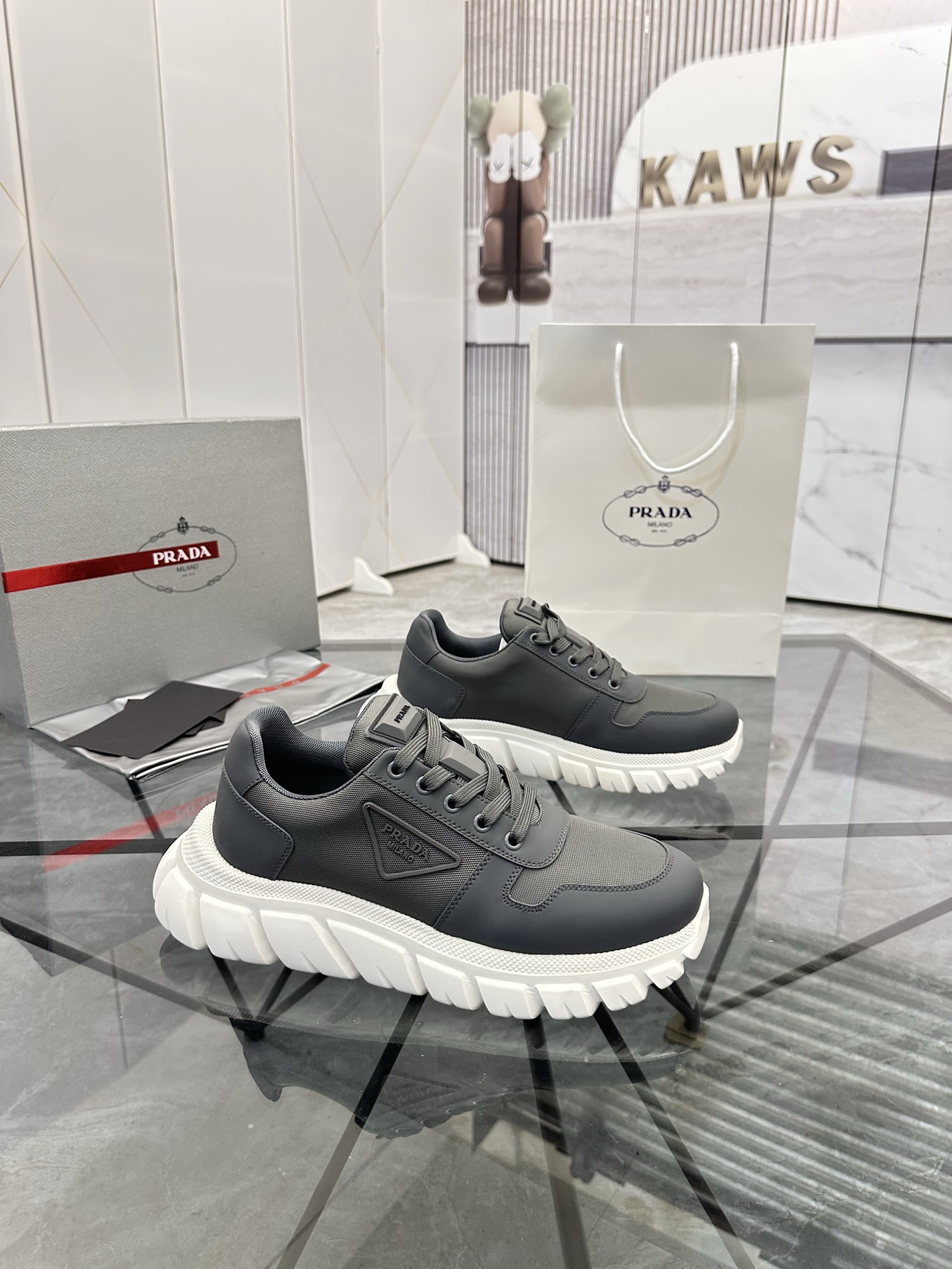 Precio de venta: P270 Calidad superior de gama altaMarca: Prada *"Prada*" mocasines de caña bajaTall