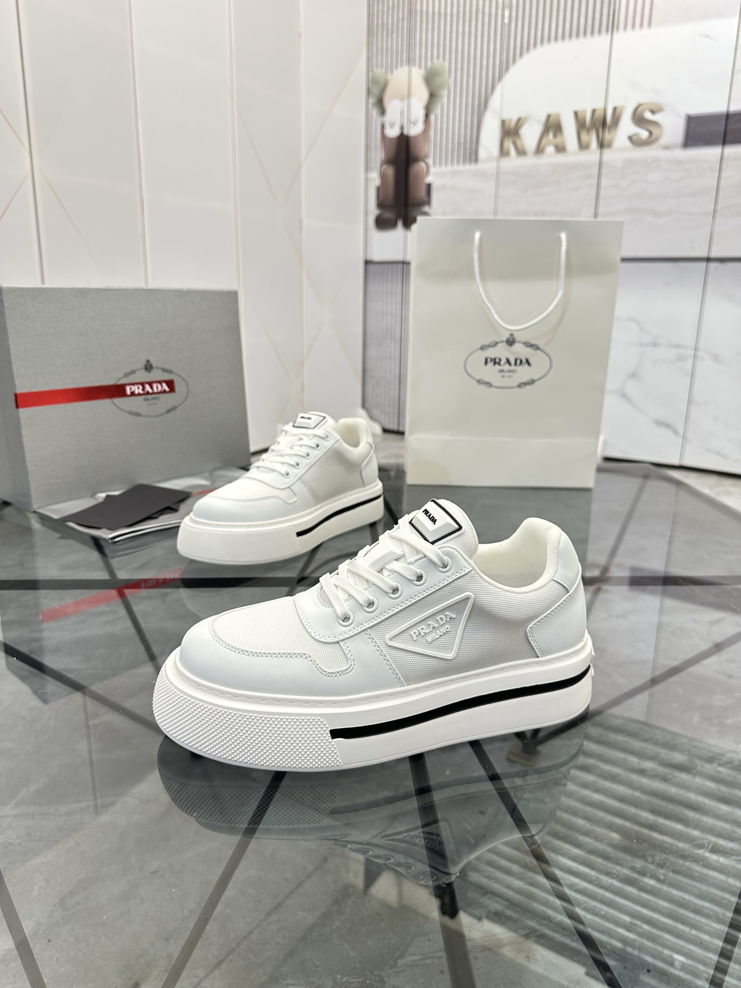 Precio de venta: P270 Calidad superior de gama altaMarca: Prada *