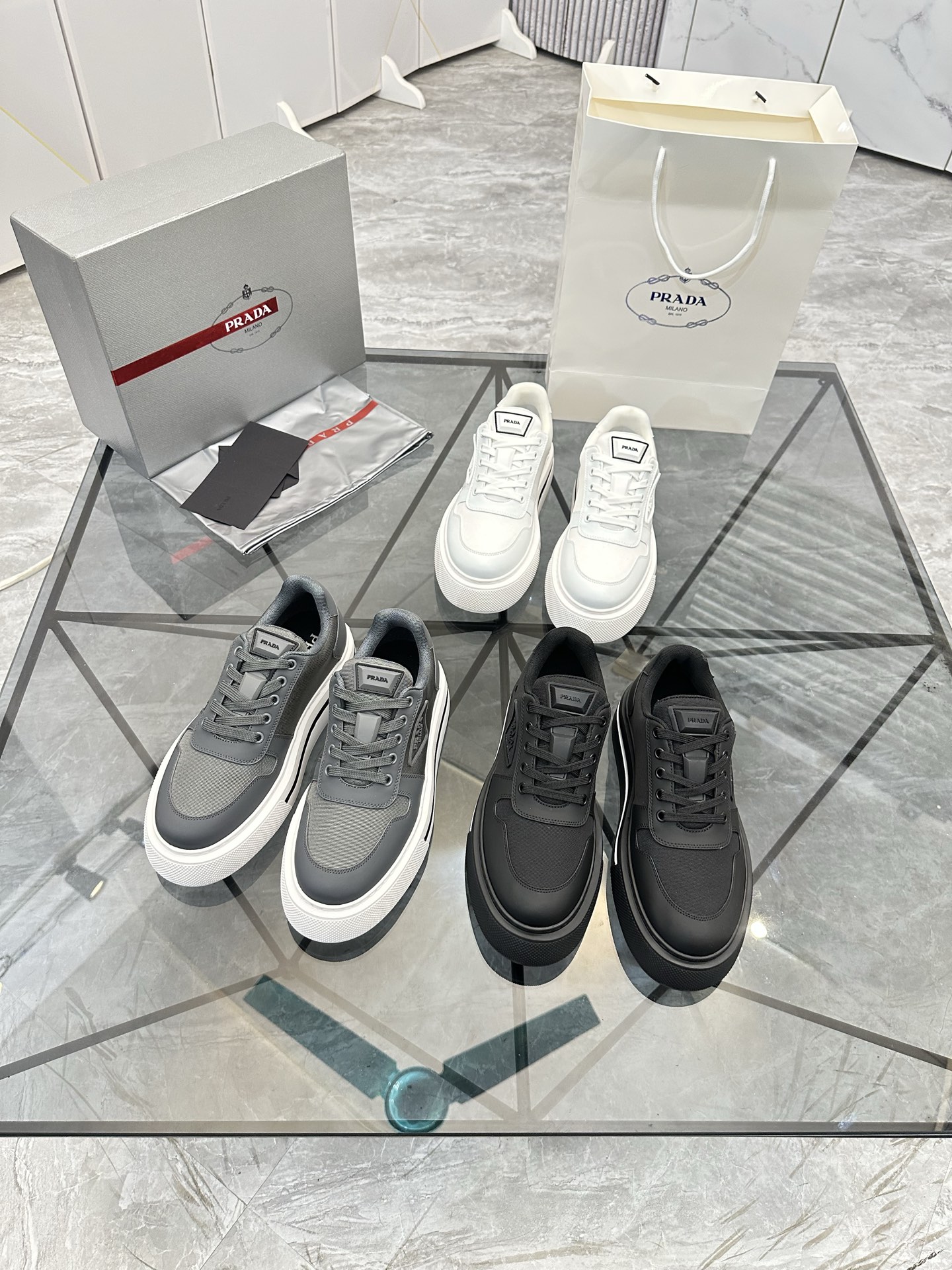Precio de venta: P270 Calidad superior de gama altaMarca: Prada *"Prada*" mocasines de caña bajaTall