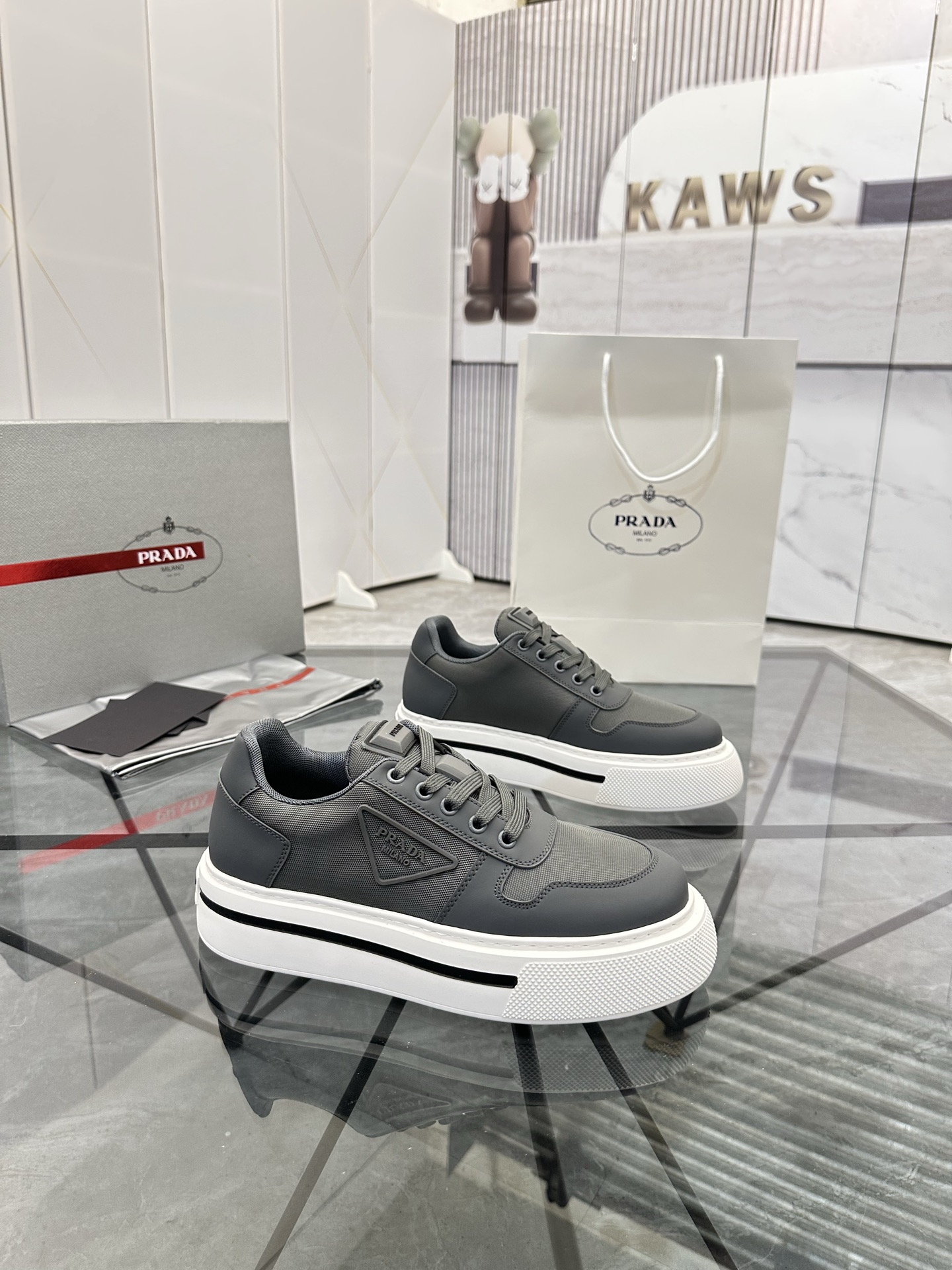 Precio de venta: P270 Calidad superior de gama altaMarca: Prada *"Prada*" mocasines de caña bajaTall