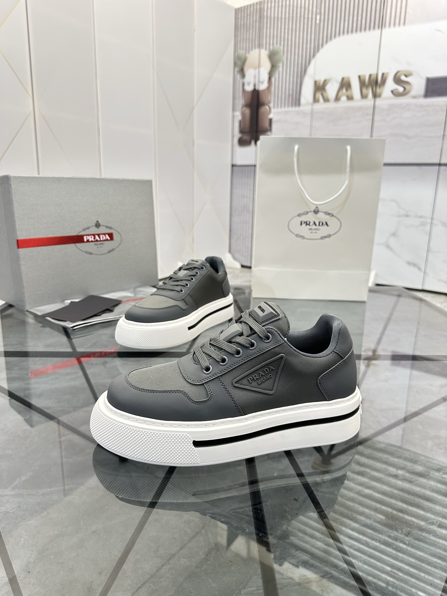 Precio de venta: P270 Calidad superior de gama altaMarca: Prada *