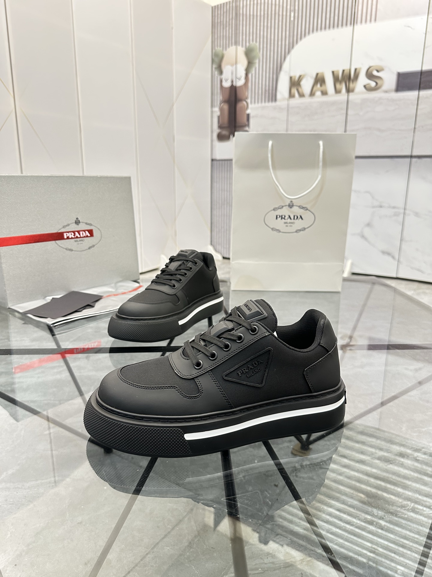 Precio de venta: P270 Calidad superior de gama altaMarca: Prada *