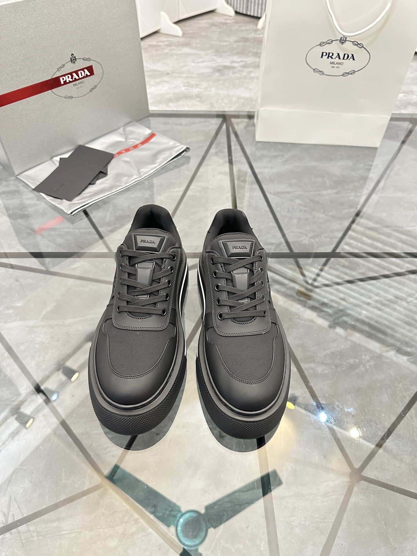 Precio de venta: P270 Calidad superior de gama altaMarca: Prada *"Prada*" mocasines de caña bajaTall