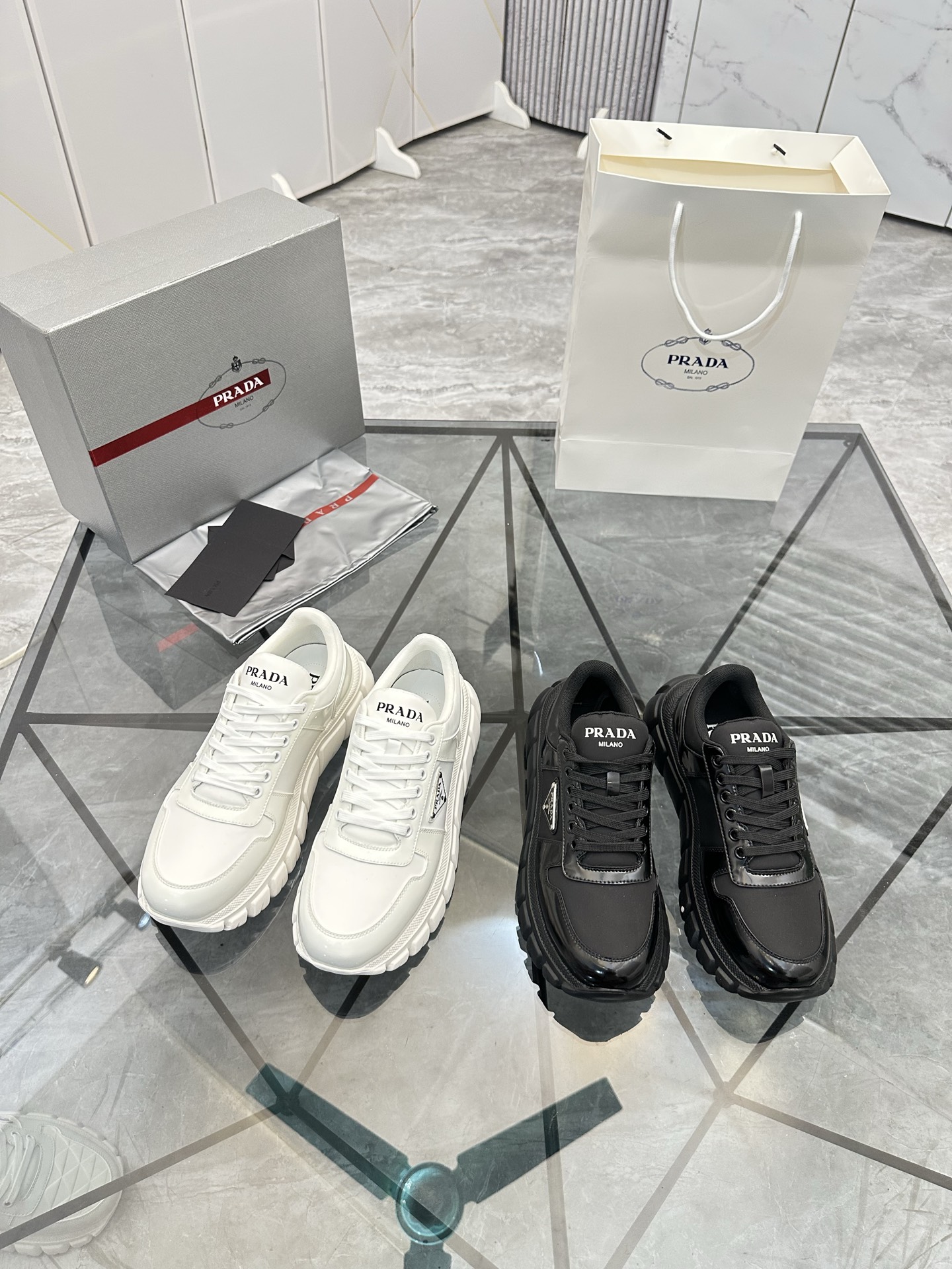 Precio de venta: P270 Calidad superior de gama altaMarca: Prada *"Prada*" mocasines de caña bajaTall
