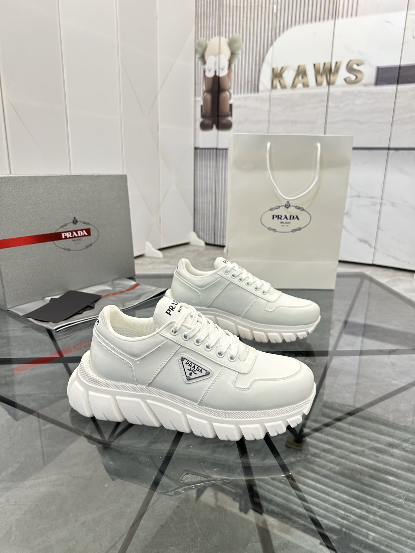 Precio de venta: P270 Calidad superior de gama altaMarca: Prada *"Prada*" mocasines de caña bajaTall