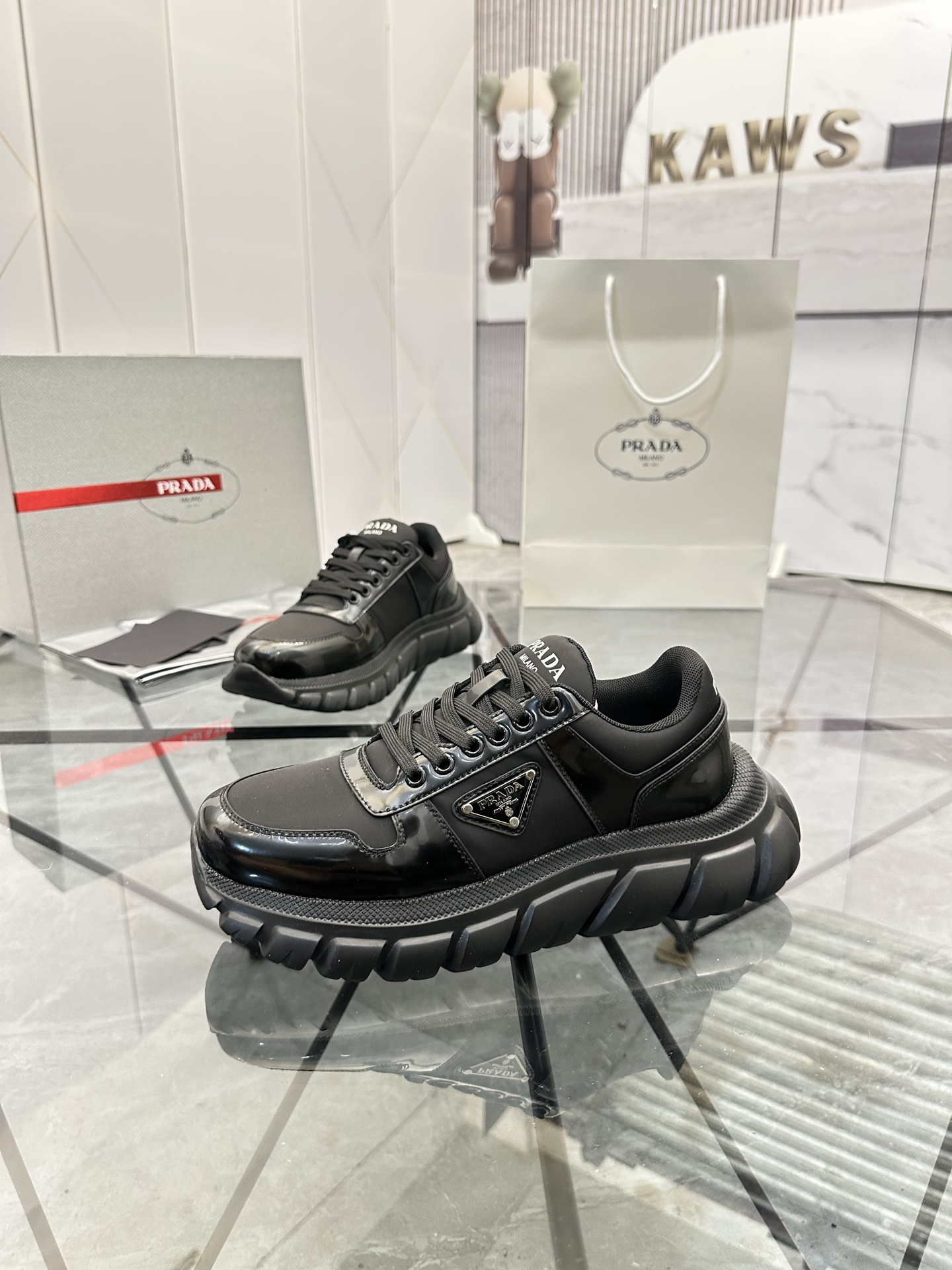 Precio de venta: P270 Calidad superior de gama altaMarca: Prada *