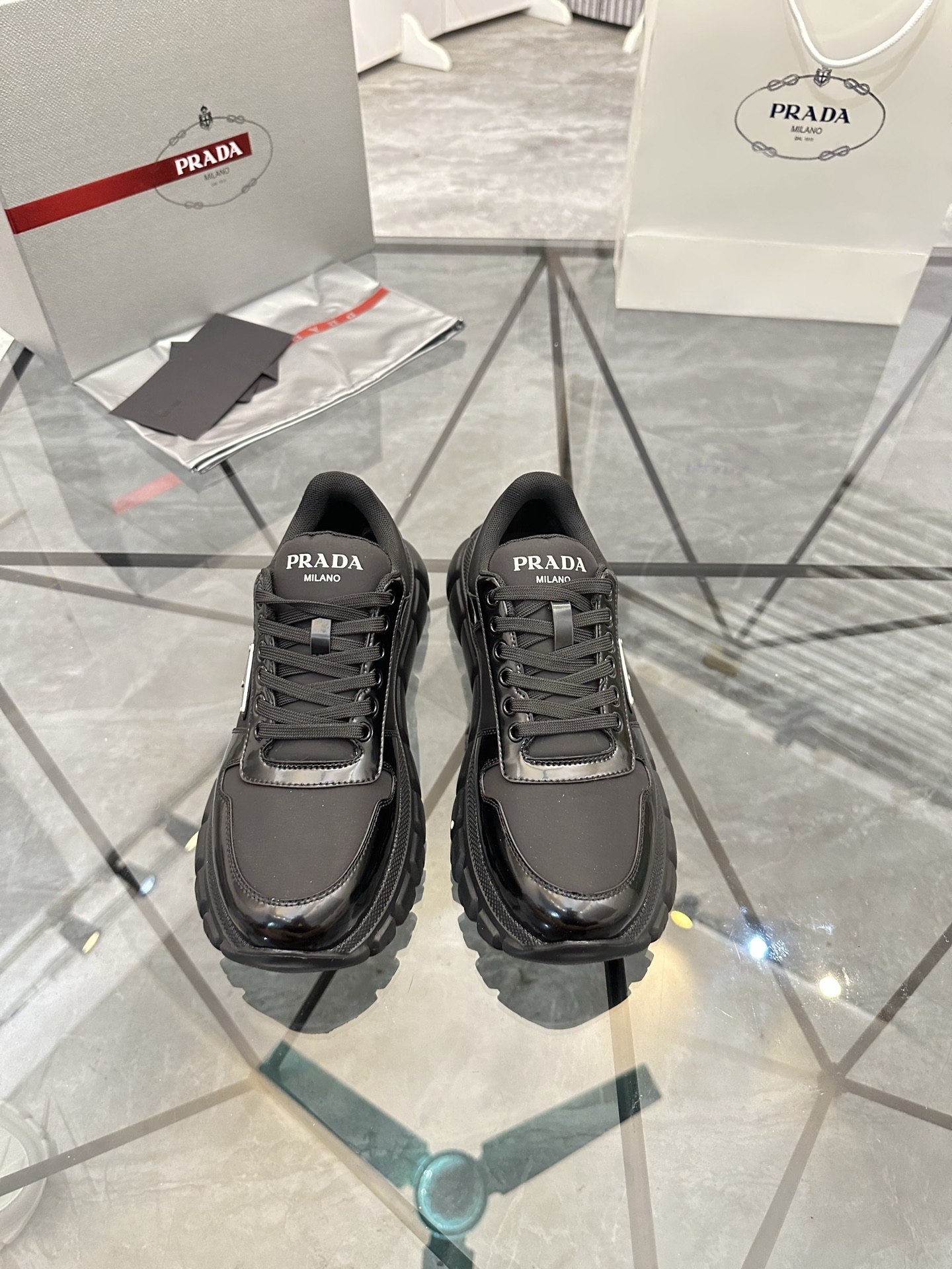 Precio de venta: P270 Calidad superior de gama altaMarca: Prada *"Prada*" mocasines de caña bajaTall