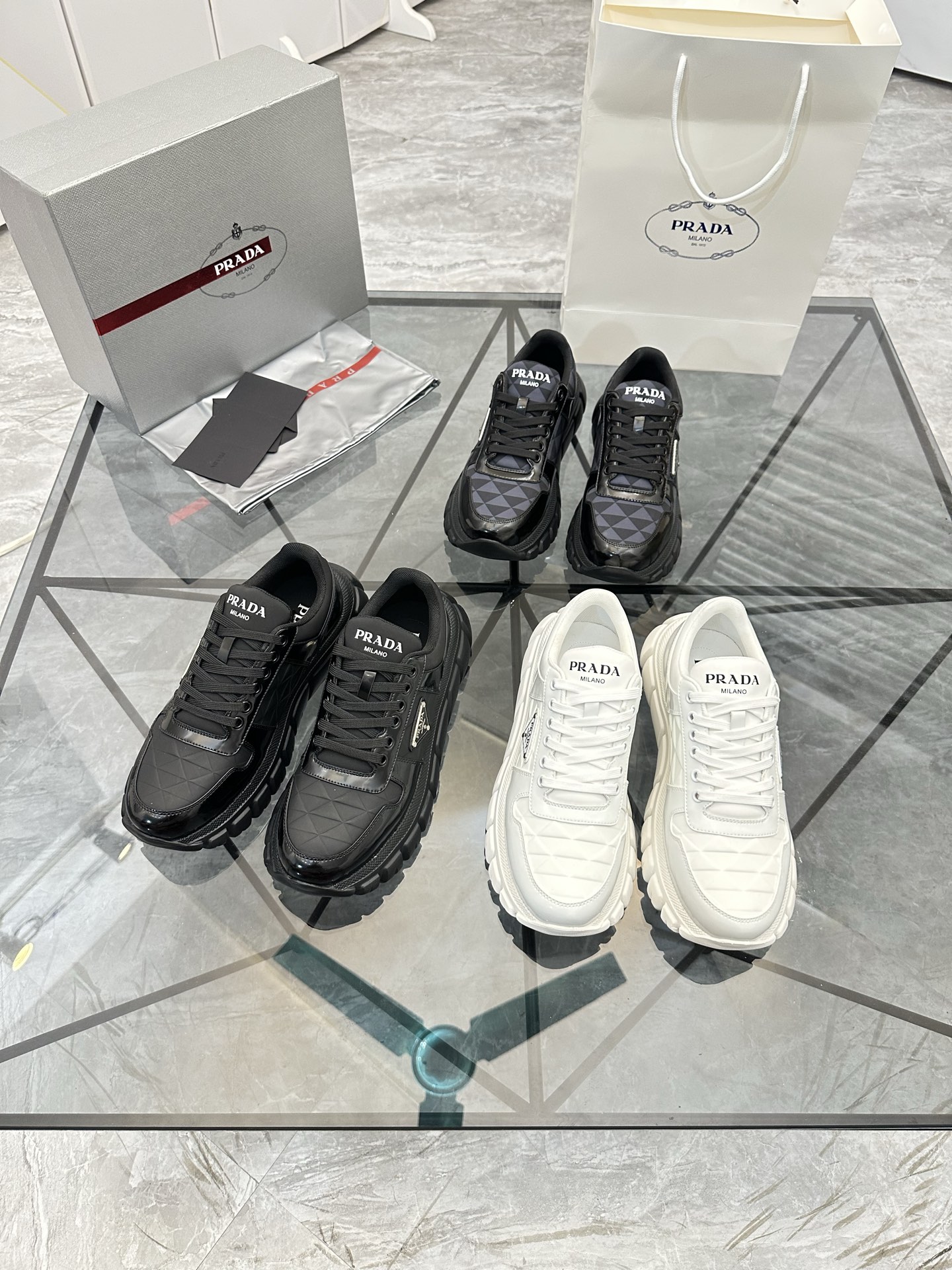 Precio de venta: P270 Calidad superior de gama altaMarca: Prada *"Prada*" mocasines de caña bajaTall