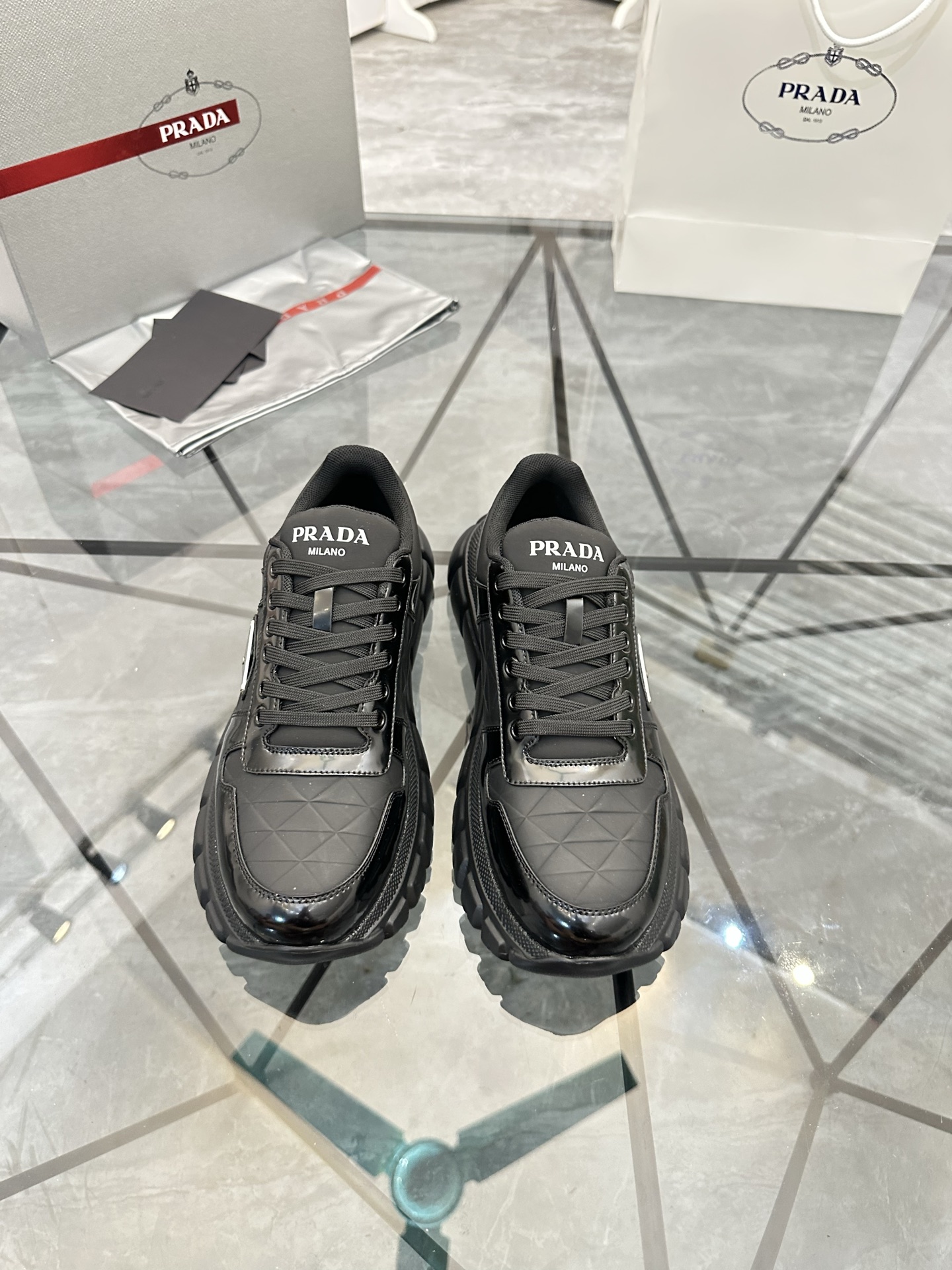 Precio de venta: P270 Calidad superior de gama altaMarca: Prada *"Prada*" mocasines de caña bajaTall