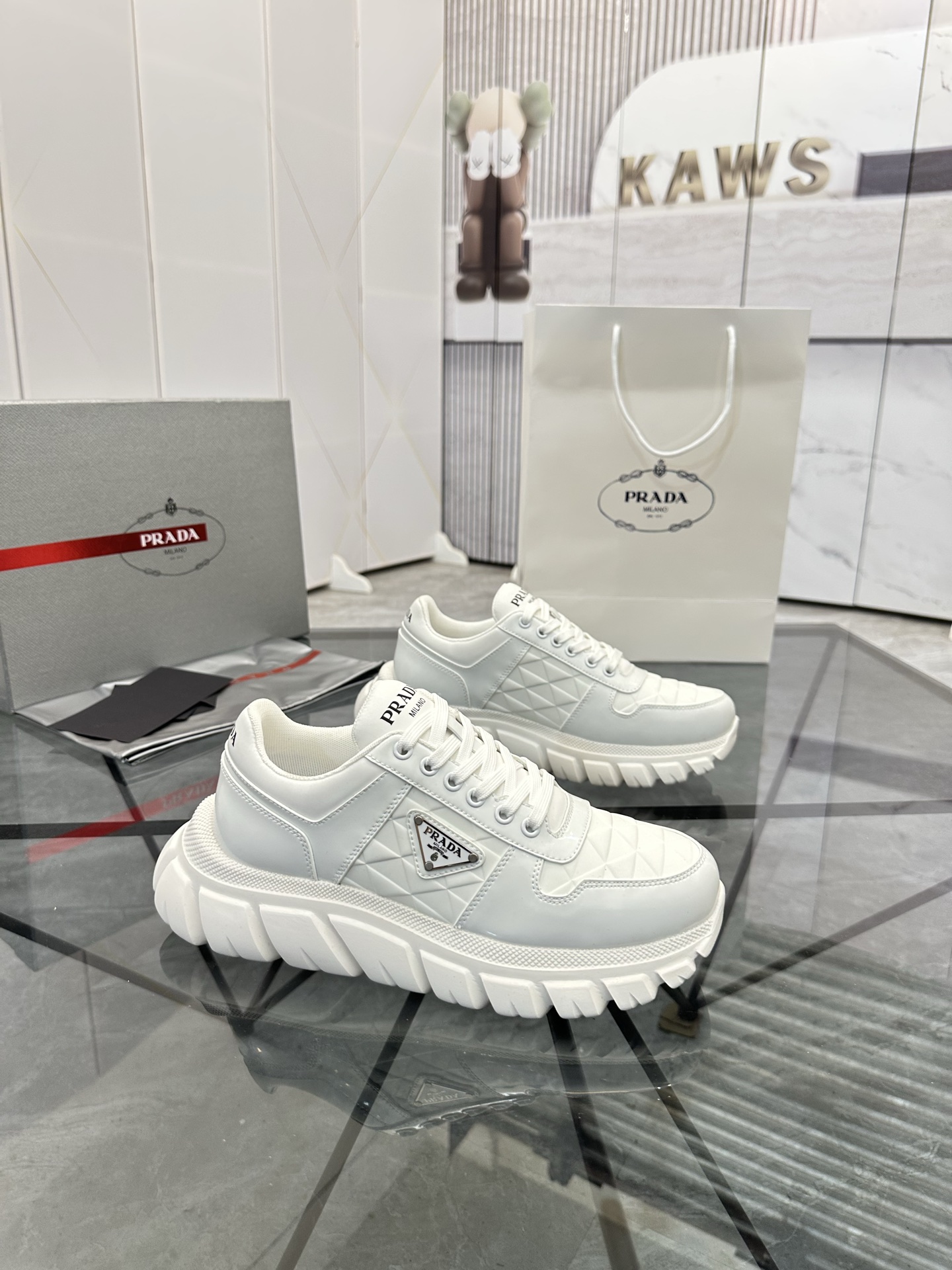 Precio de venta: P270 Calidad superior de gama altaMarca: Prada *"Prada*" mocasines de caña bajaTall