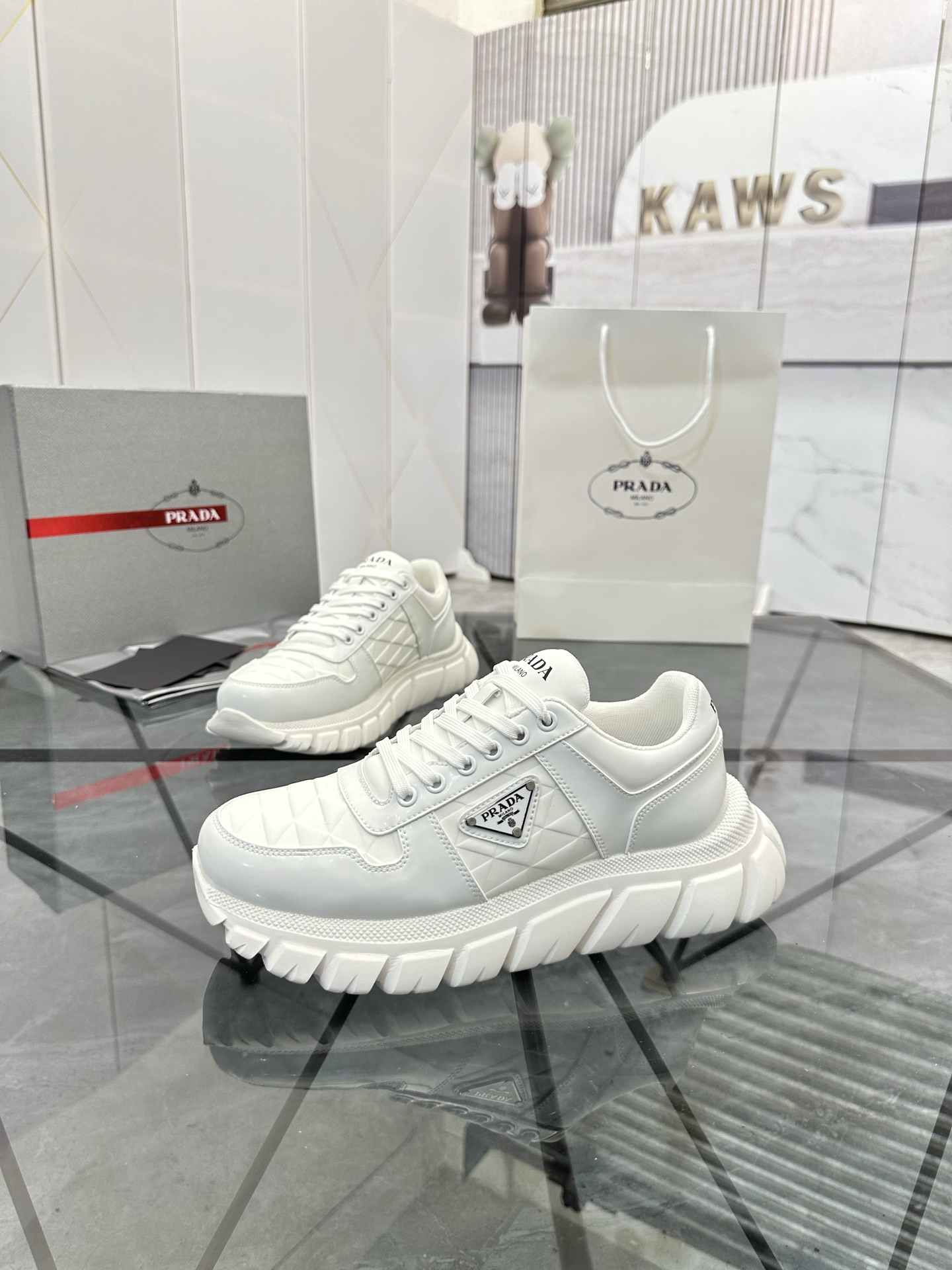 Precio de venta: P270 Calidad superior de gama altaMarca: Prada *