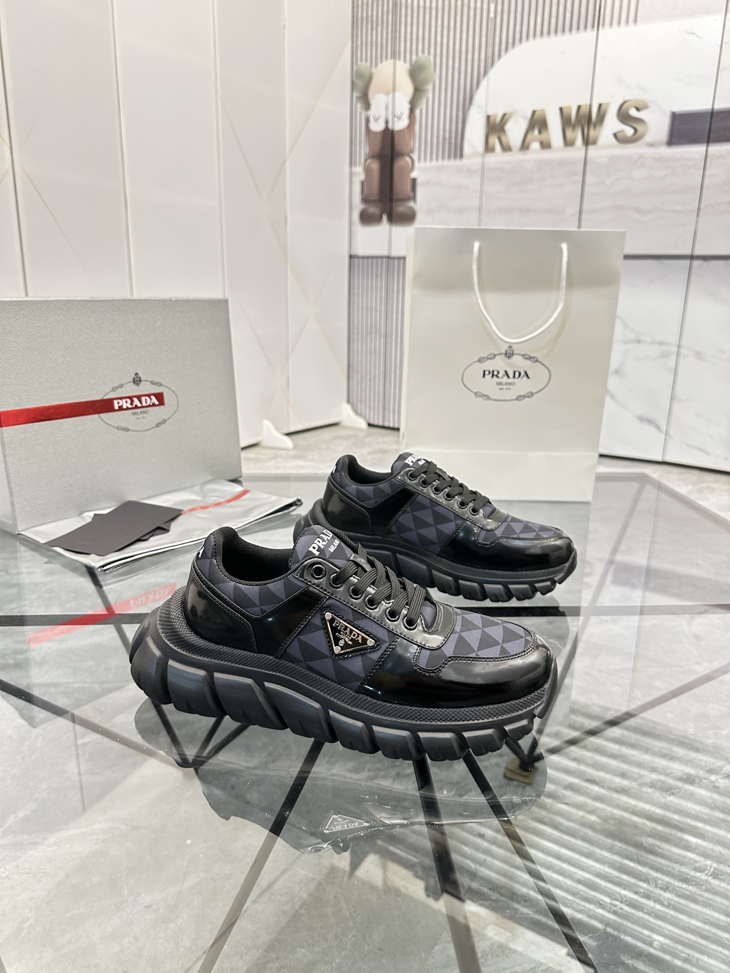 Precio de venta: P270 Calidad superior de gama altaMarca: Prada *"Prada*" mocasines de caña bajaTall