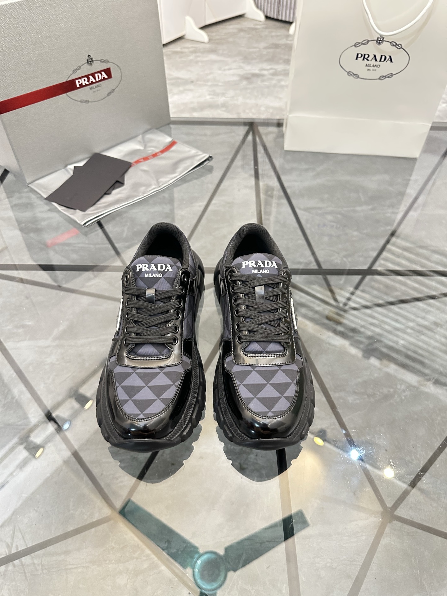 Precio de venta: P270 Calidad superior de gama altaMarca: Prada *"Prada*" mocasines de caña bajaTall