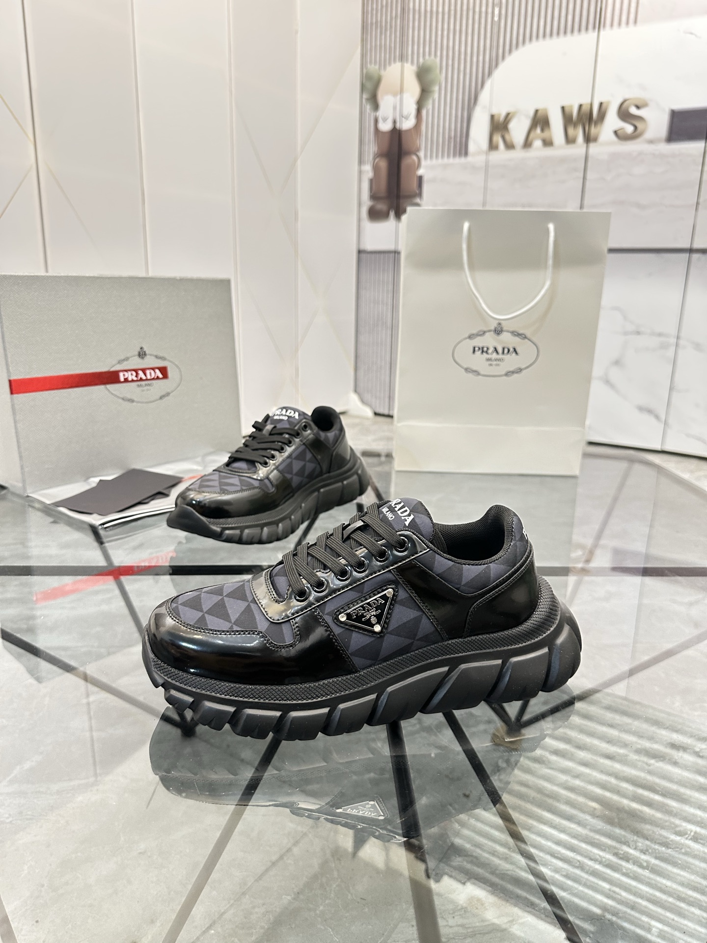 Precio de venta: P270 Calidad superior de gama altaMarca: Prada *