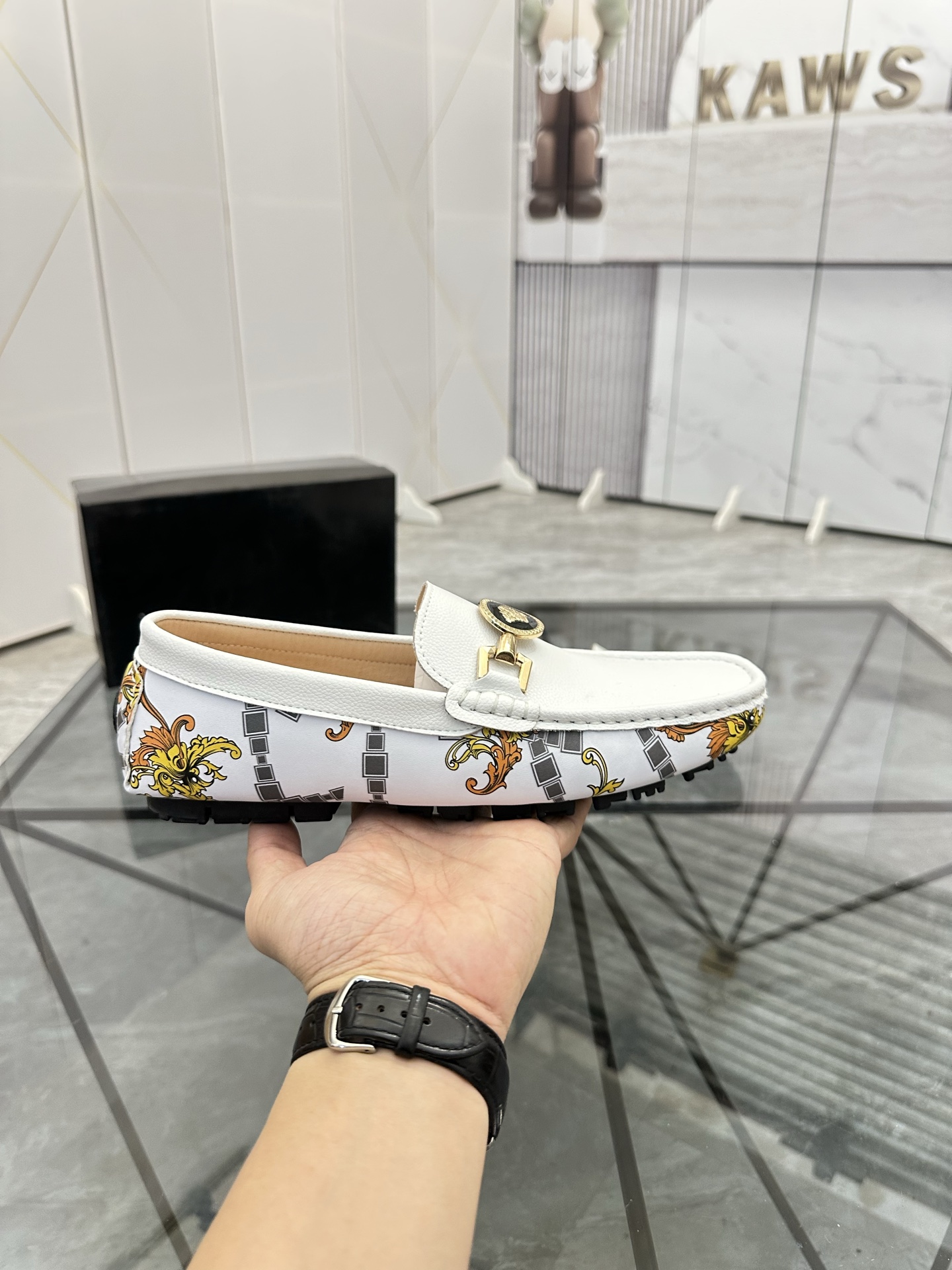 Precio de venta: P170 Marca del producto: Versace* "Versace*" Soya Bean Shoes Talla: 38-44(45...) Ma