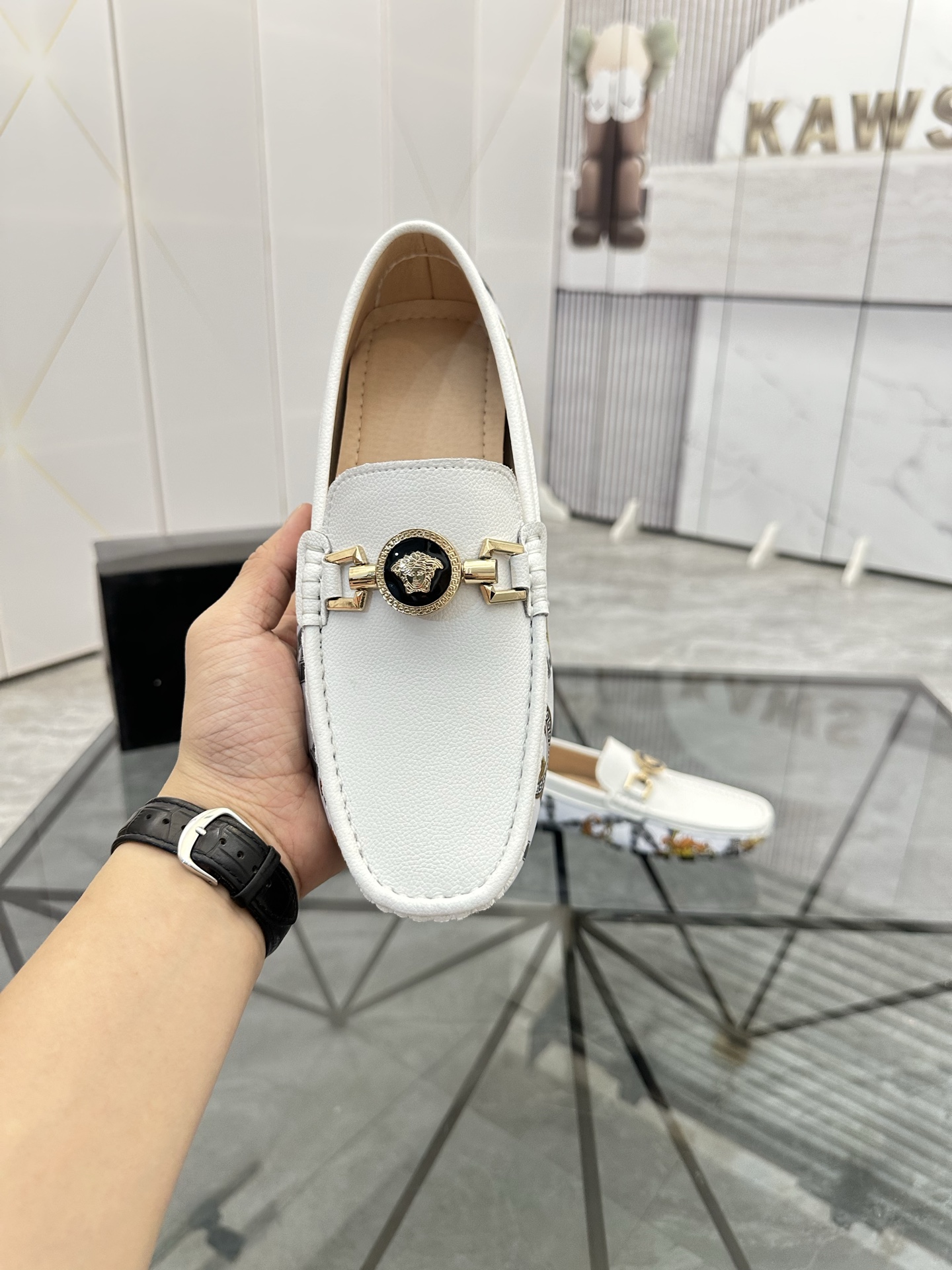 Precio de venta: P170 Marca del producto: Versace* "Versace*" Soya Bean Shoes Talla: 38-44(45...) Ma