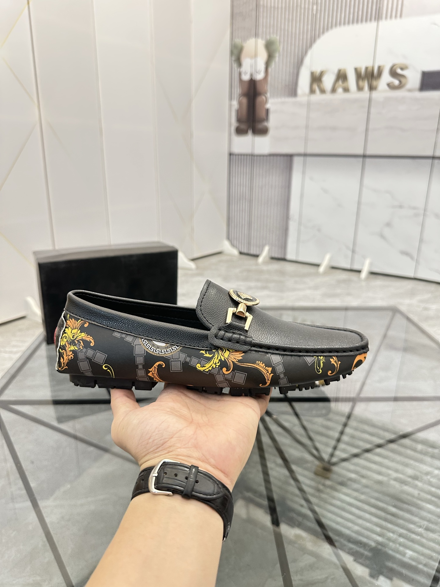 Precio de venta: P170 Marca del producto: Versace* "Versace*" Soya Bean Shoes Talla: 38-44(45...) Ma