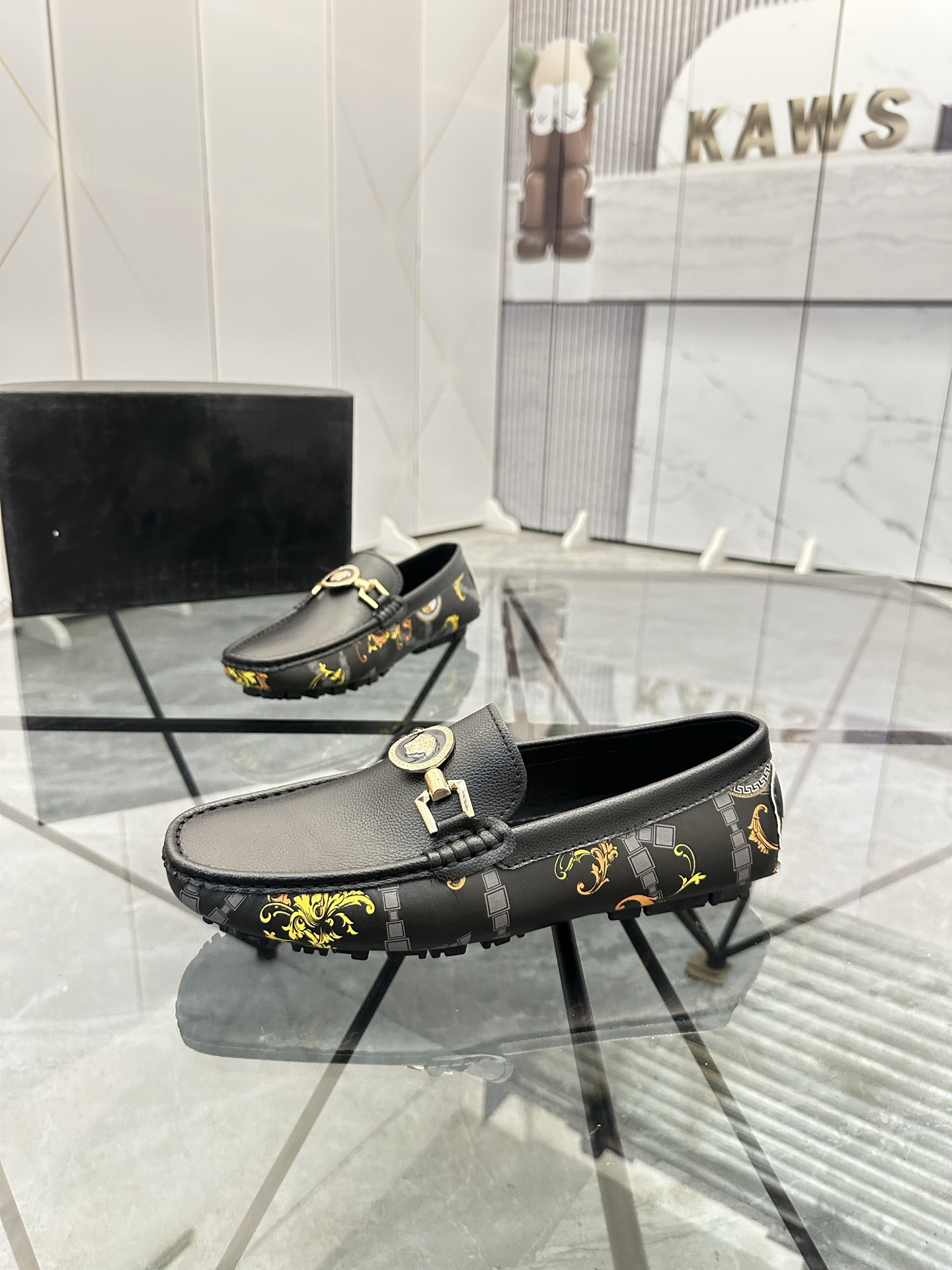 Precio de venta: P170 Marca del producto: Versace* 